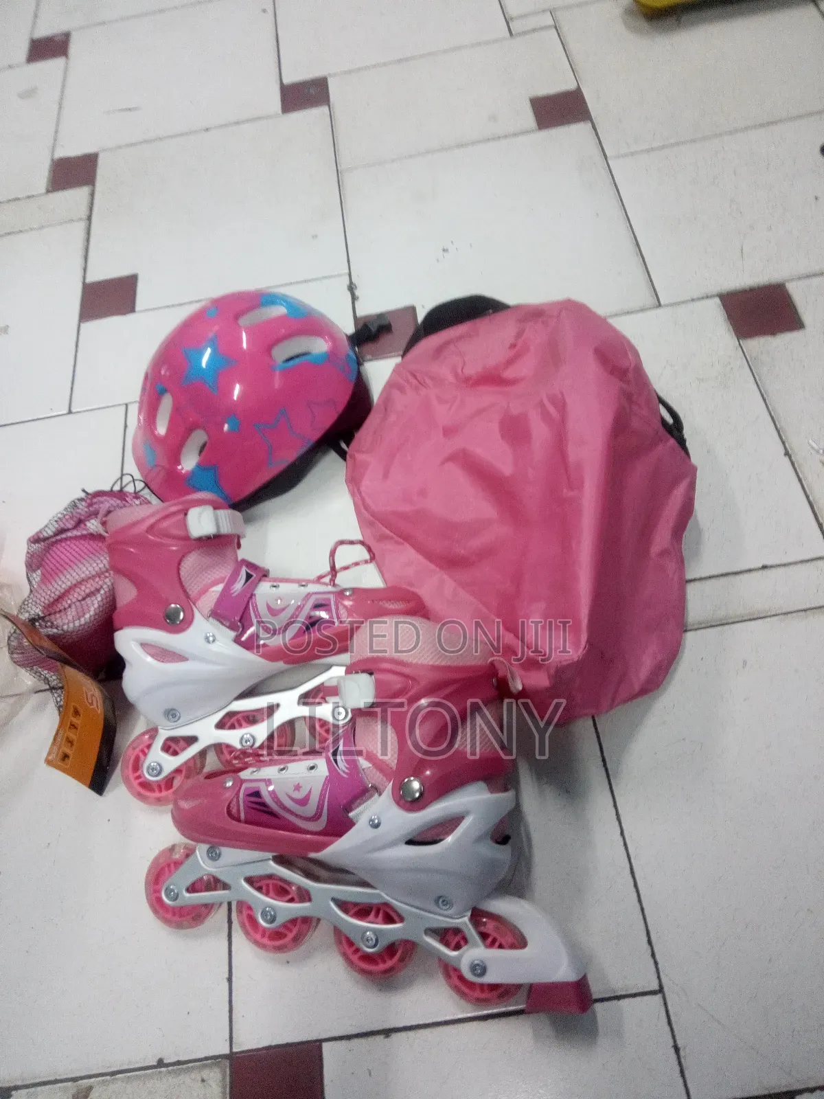 Full Set of Skating Shoes With Protective Gear
