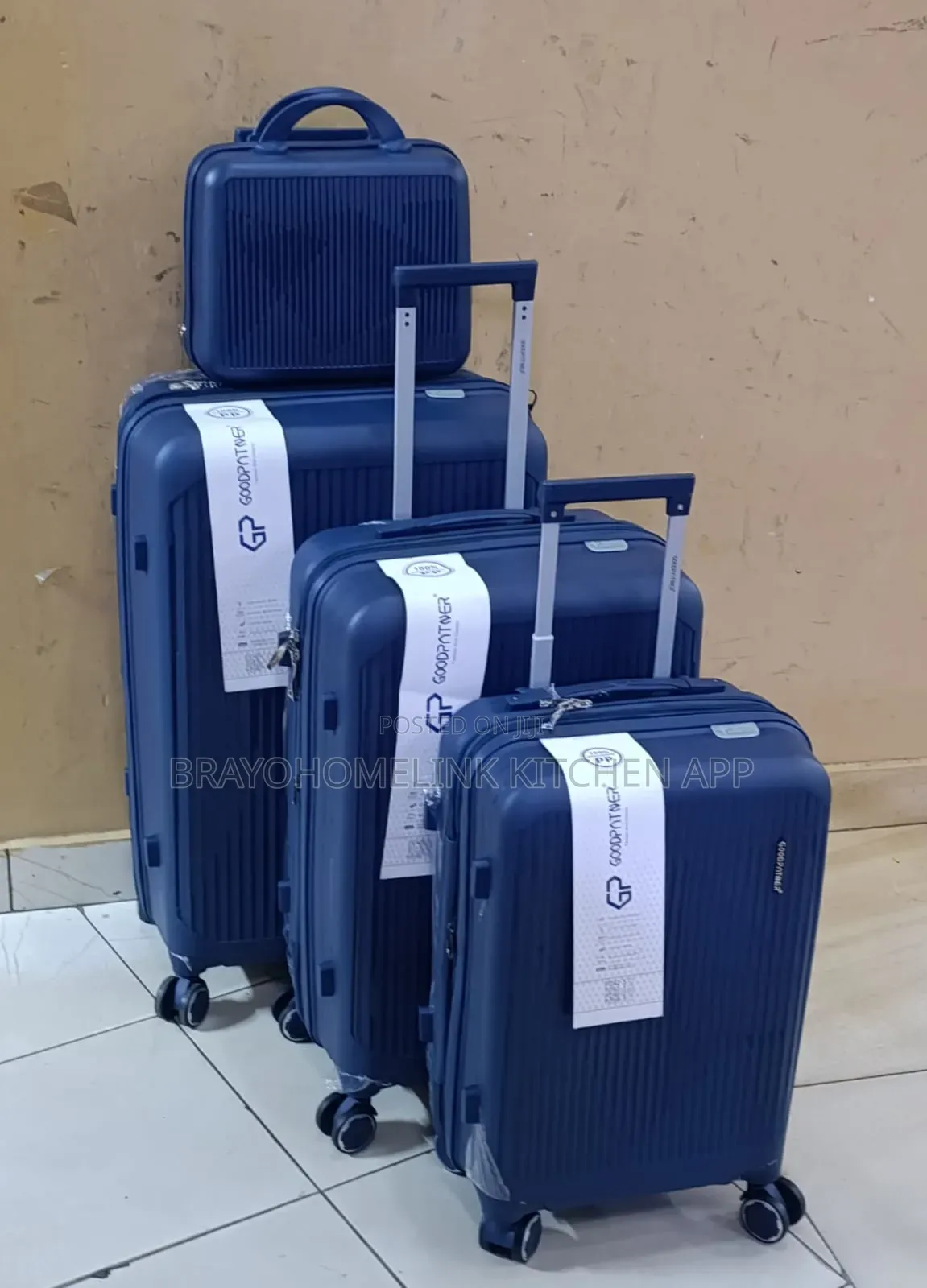 *4 in 1 Luxurious Unbreakable Suitcase