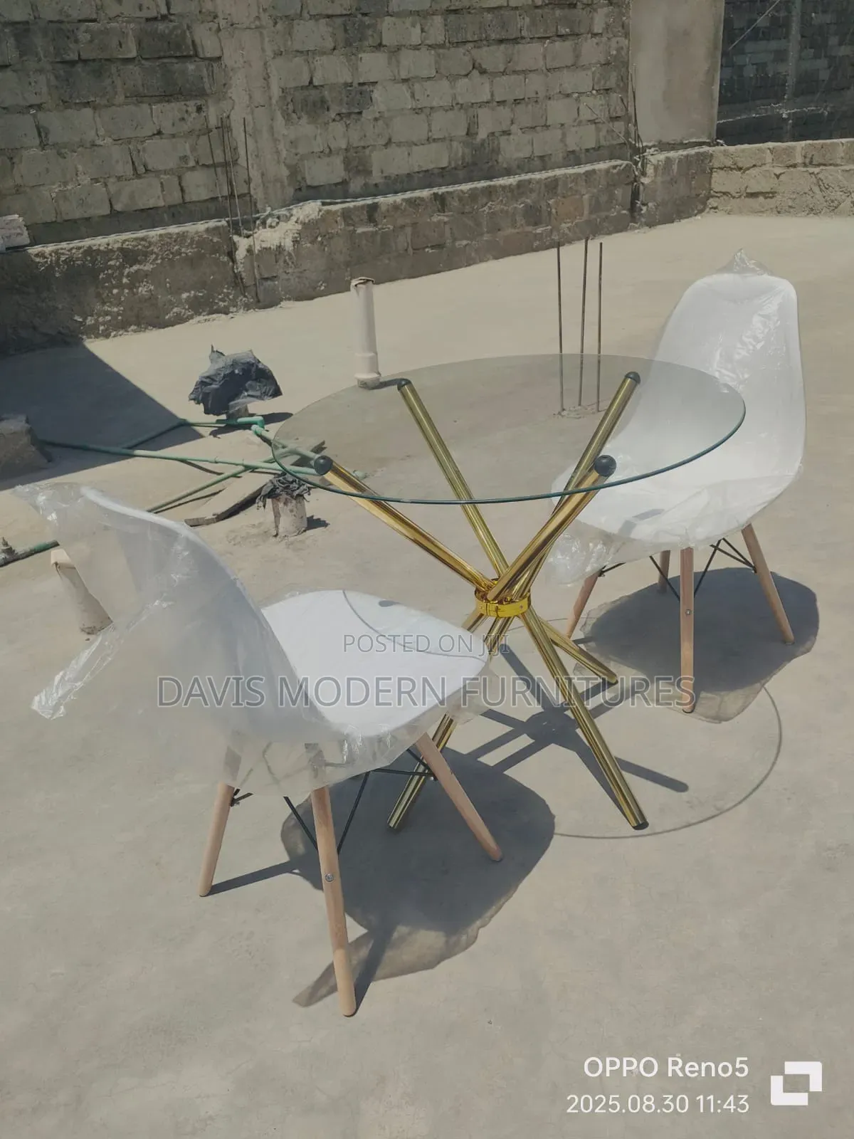 Elegant Round Glass Table With Chairs