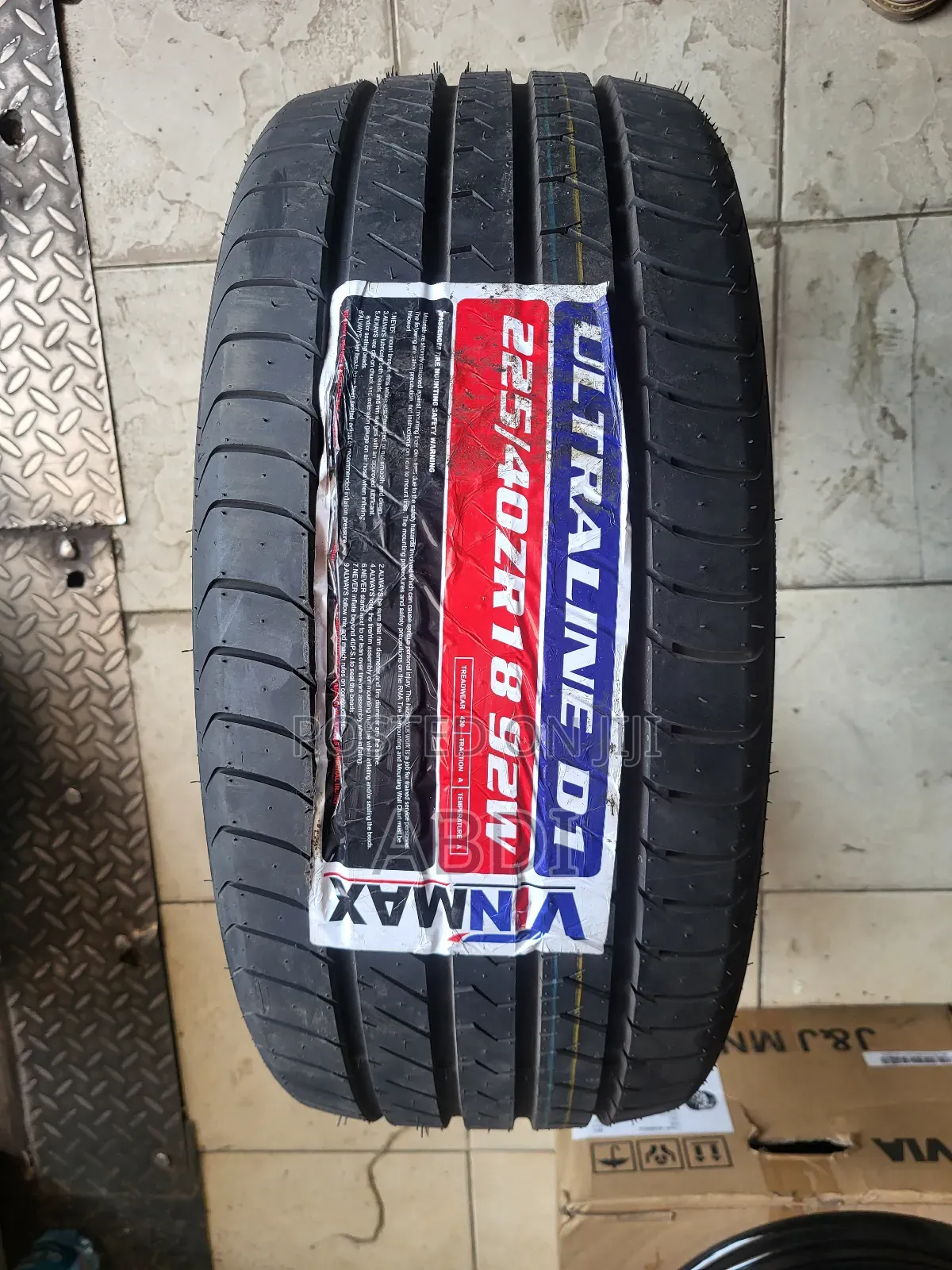 225/40z R18 Vinmax