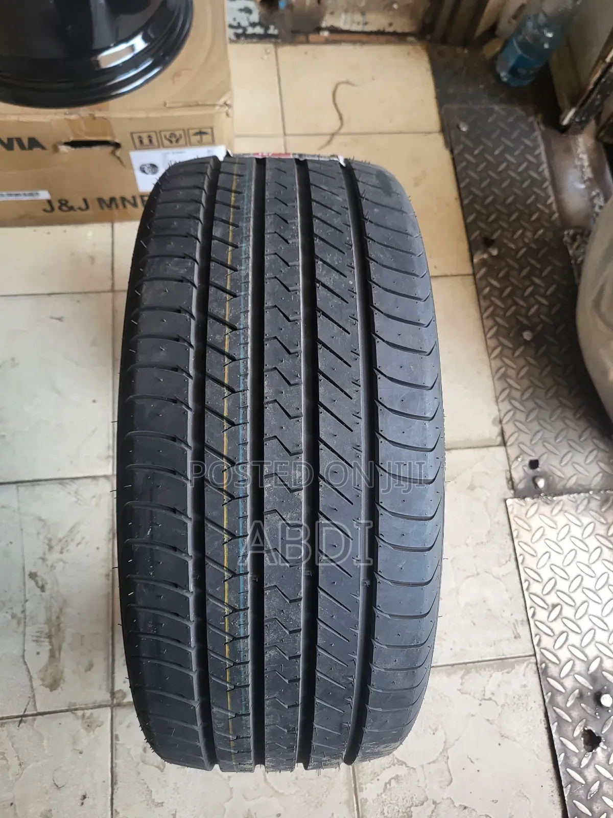 225/40z R18 Vinmax