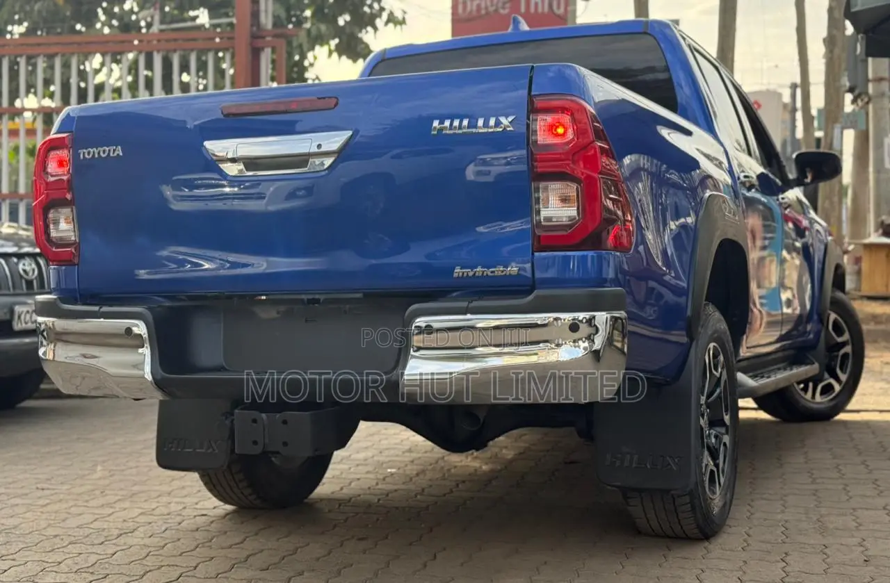 Toyota Hilux Revo Double Cab Deisel 2.8 AWD 2022 Blue