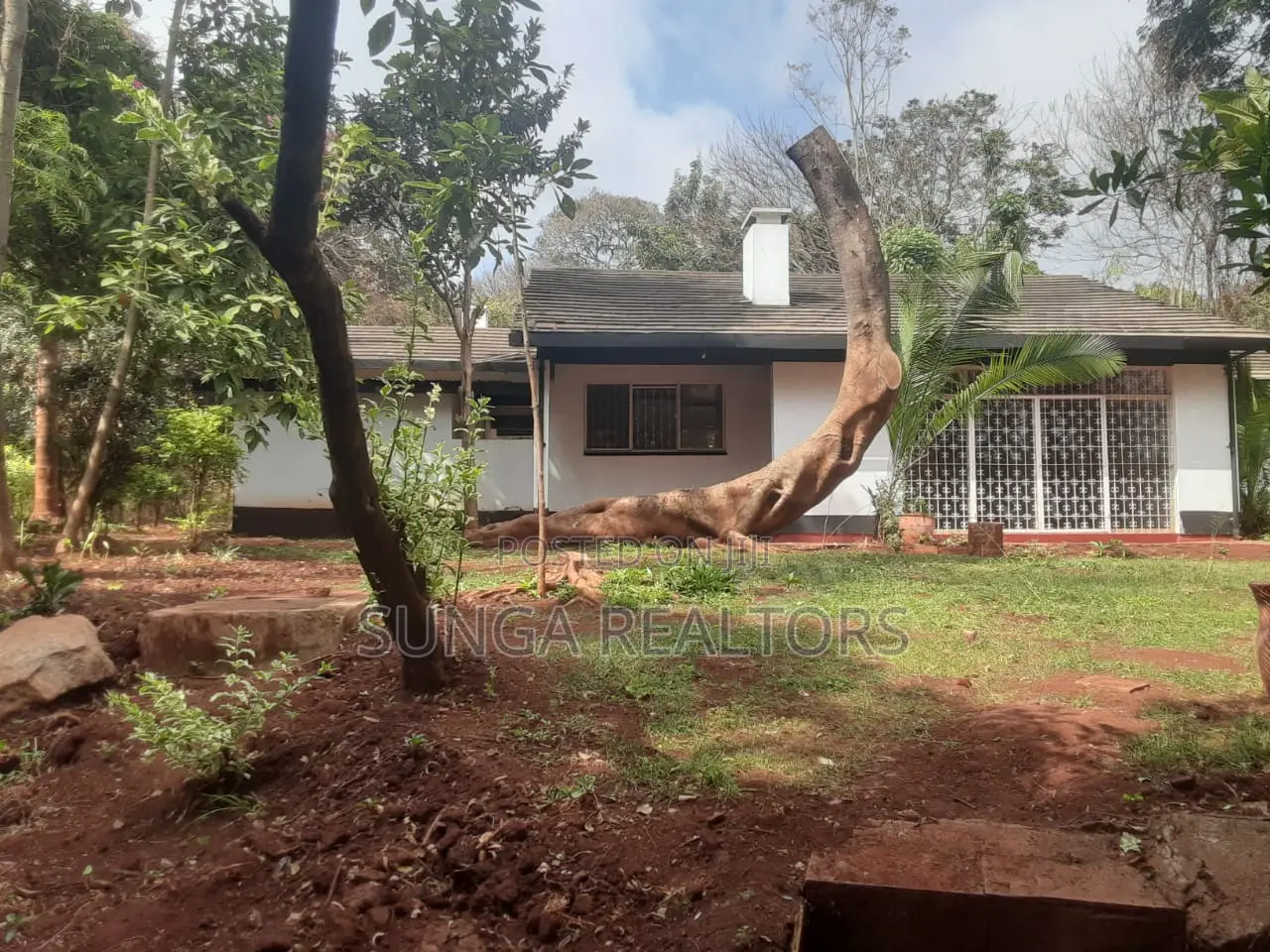 4bdrm Bungalow in Loresho Crescent for sale