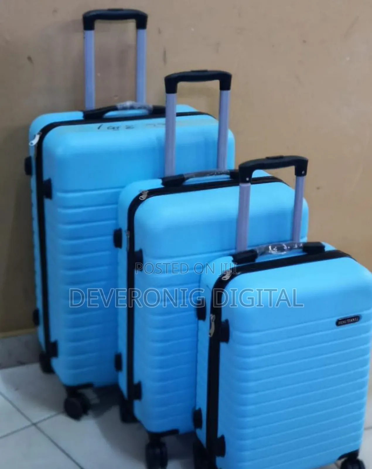 *Price Drop*
3 in 1 Luxurious Fibre Suitcase