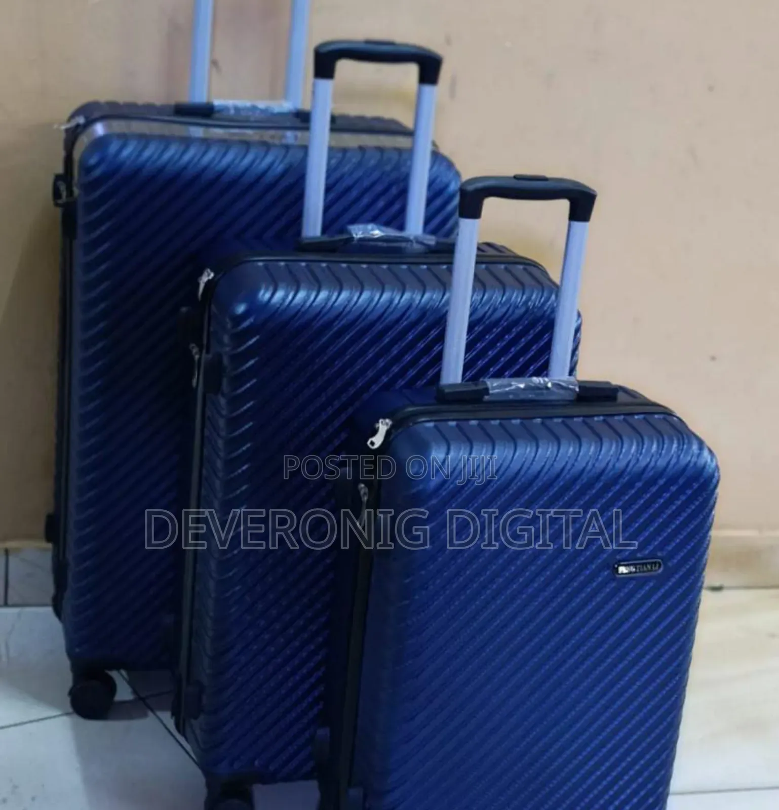 *Price Drop*
3 in 1 Luxurious Fibre Suitcase