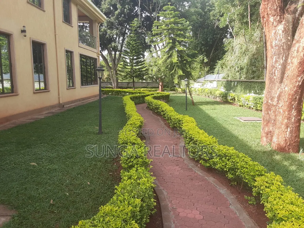 5bdrm House in Un Avenue, Runda for sale