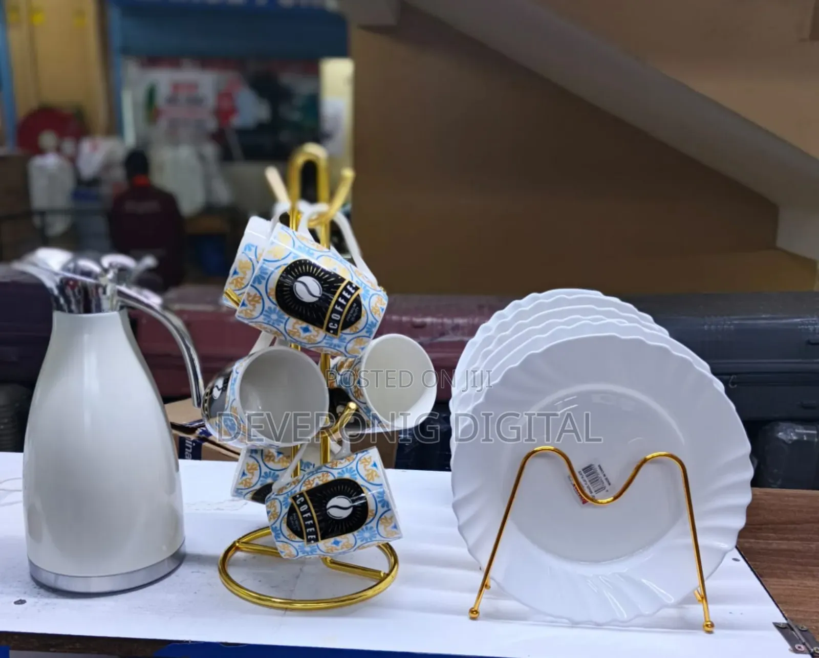 13pcs Breakfast Set 6 Cups
6 Plates
2ltr Flask