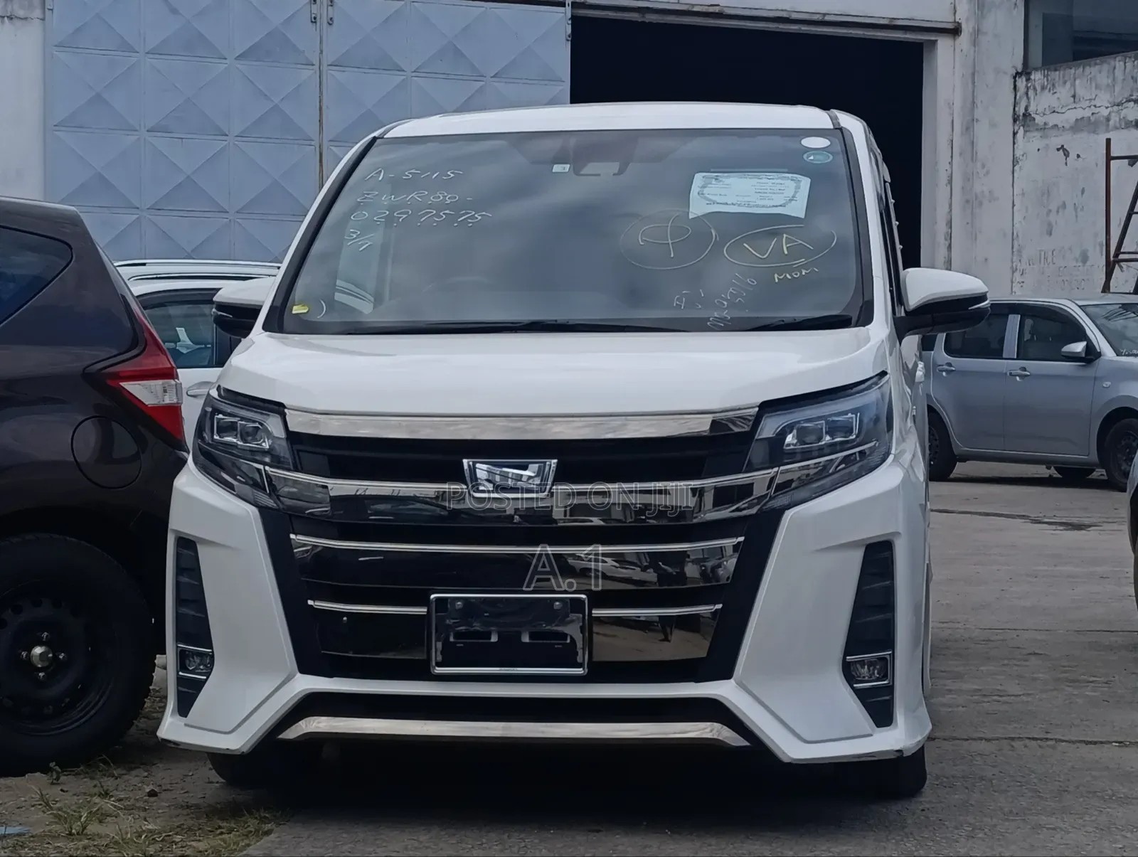 Toyota Noah 1.8 FWD Hybrid (7 seater) 2019 White