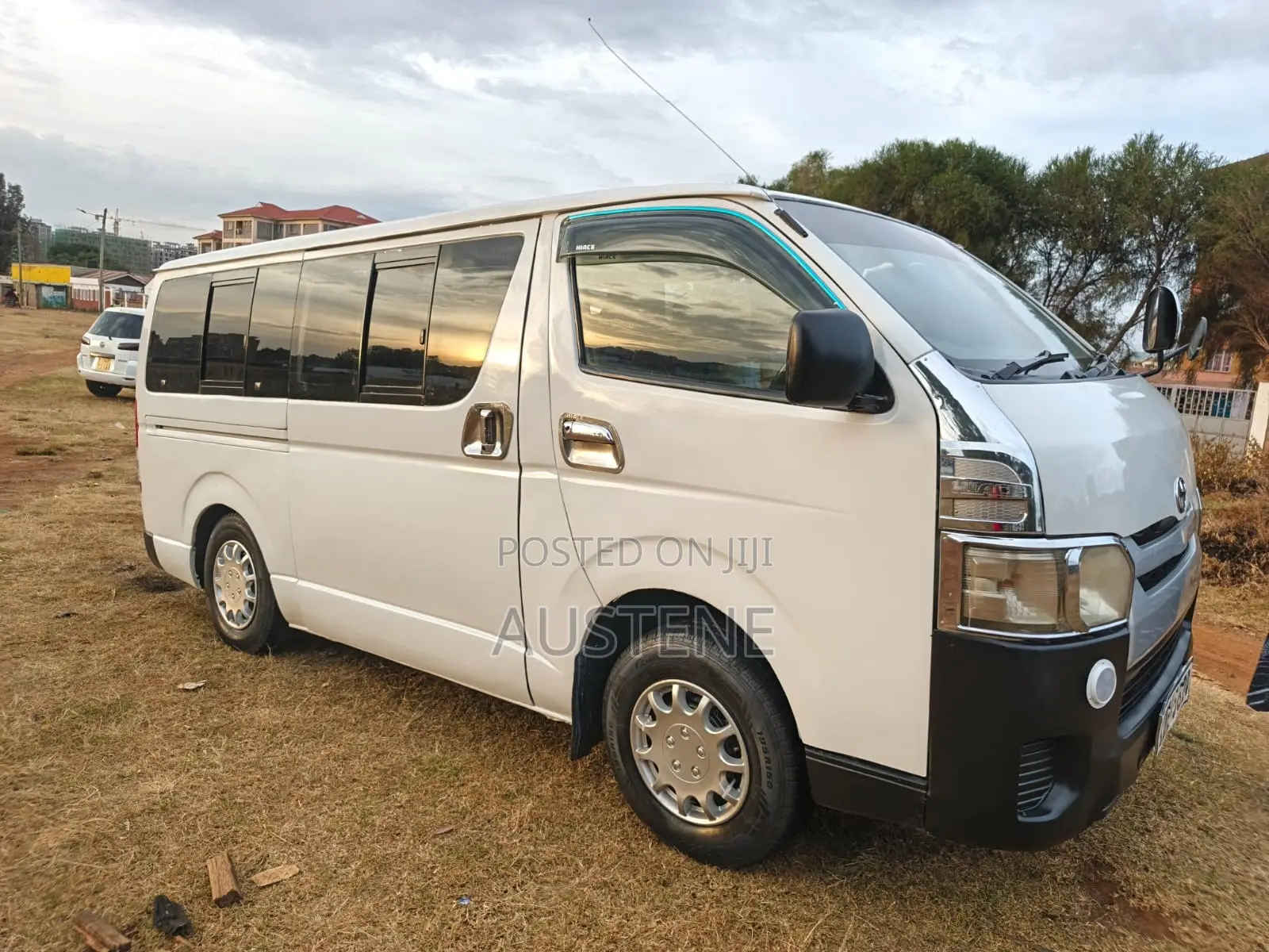 Toyota HiAce 2014 White