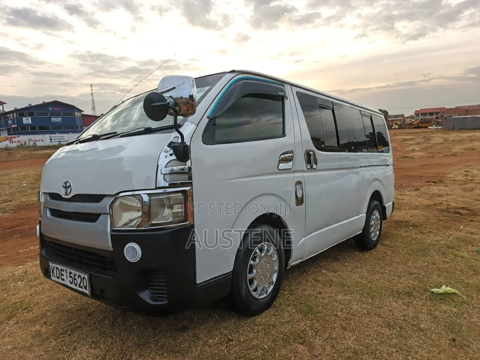Toyota HiAce 2014 White