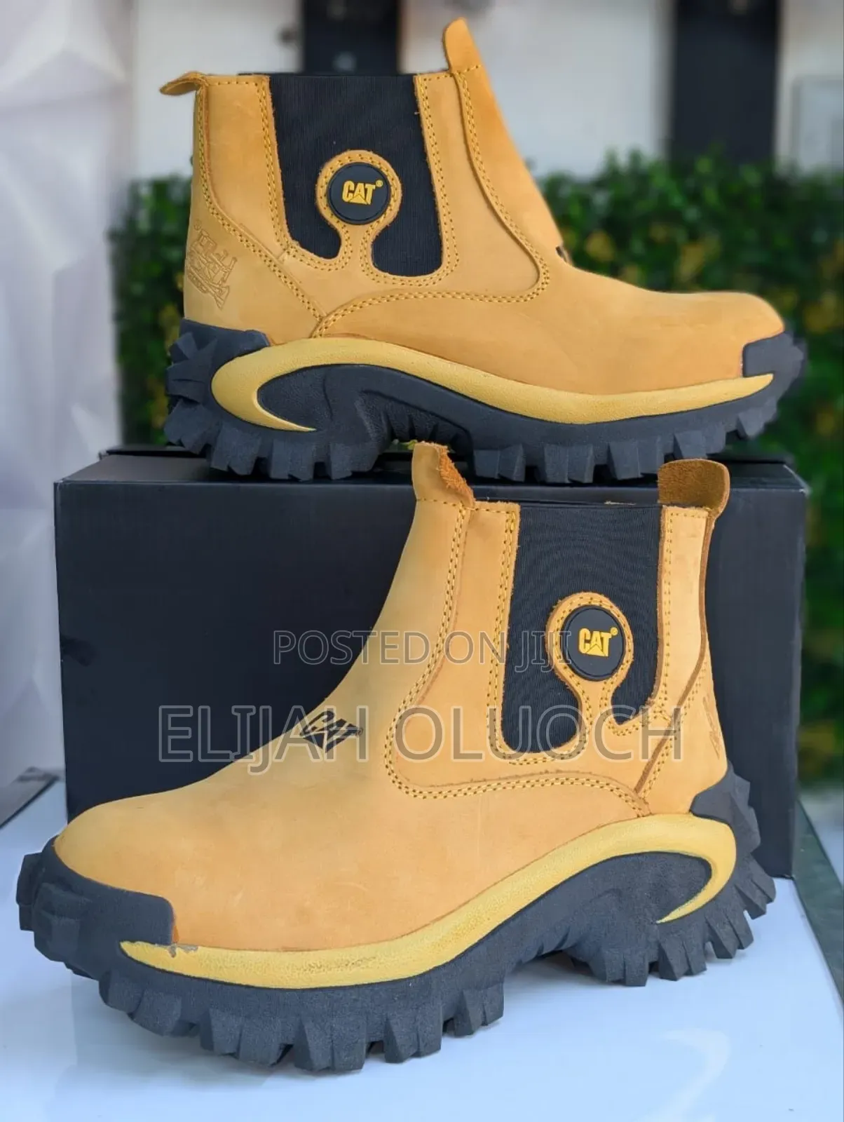 Caterpillar Thresh Hold Chelsea Boots.