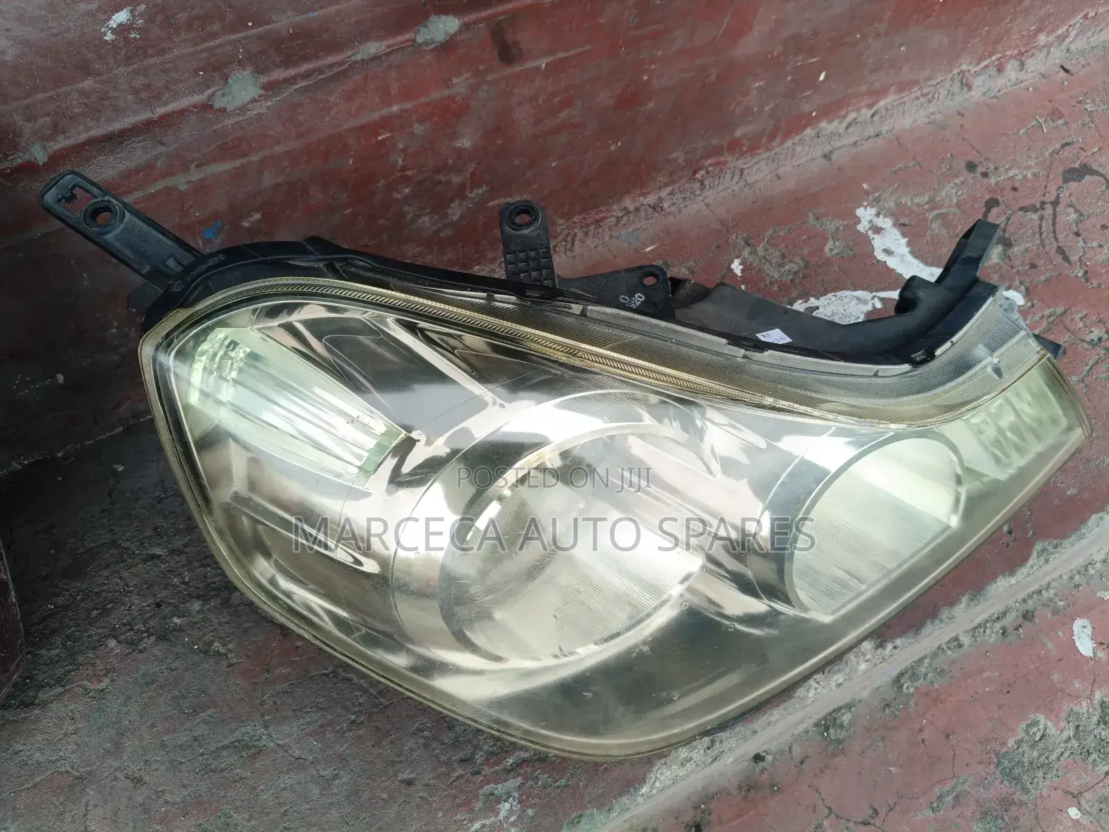 Headlight Nissan Ad