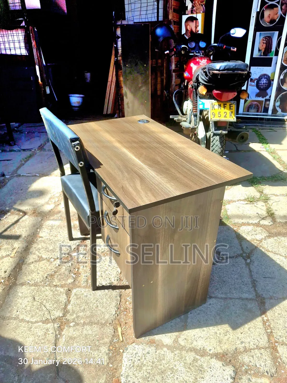 Classic Office Desk and Caterina Seat