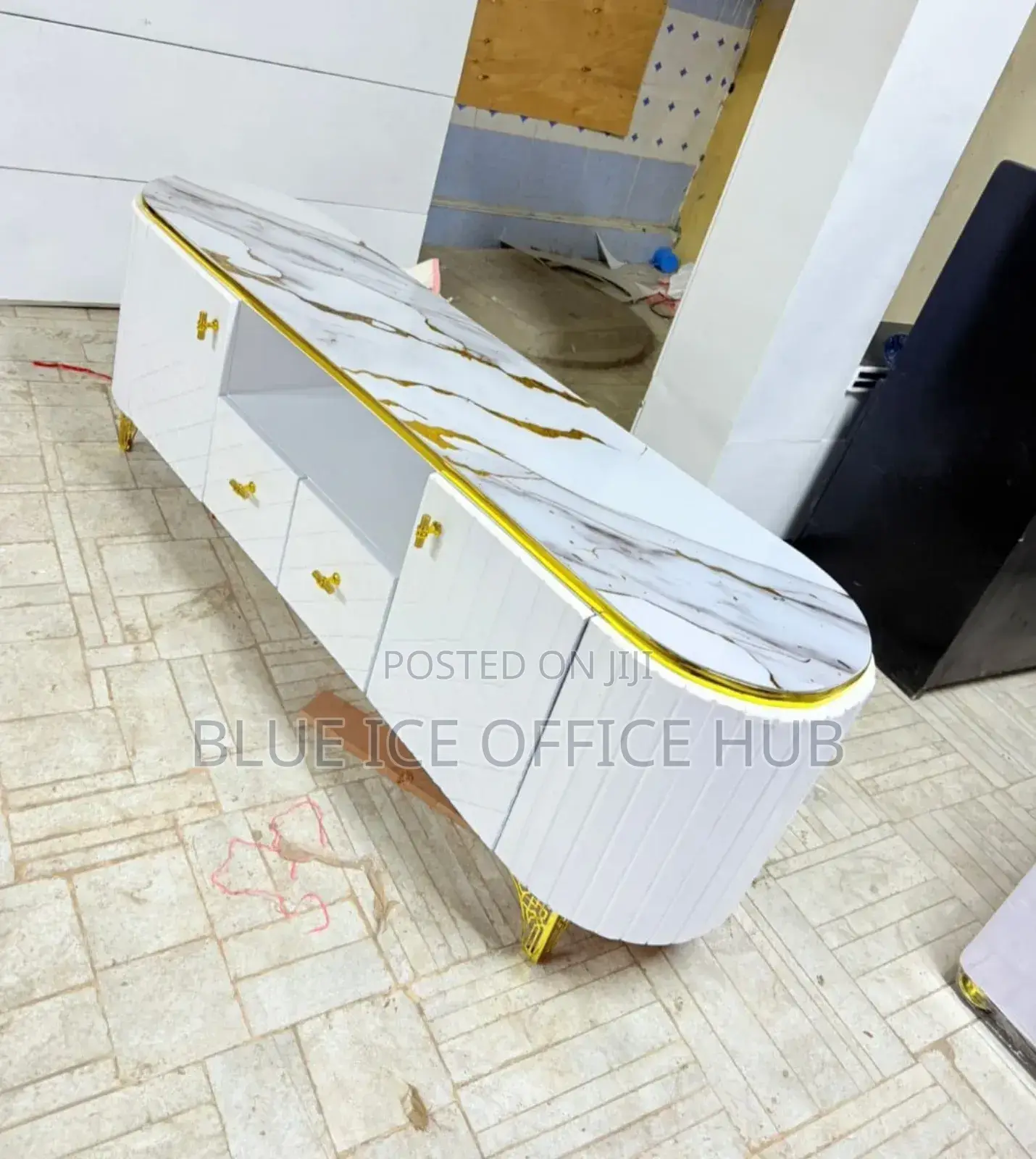 6ft Oval Tv Stand