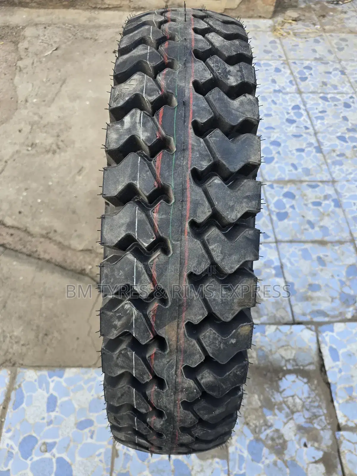 825 R16 Jk Tyres (Commercial) Diff.