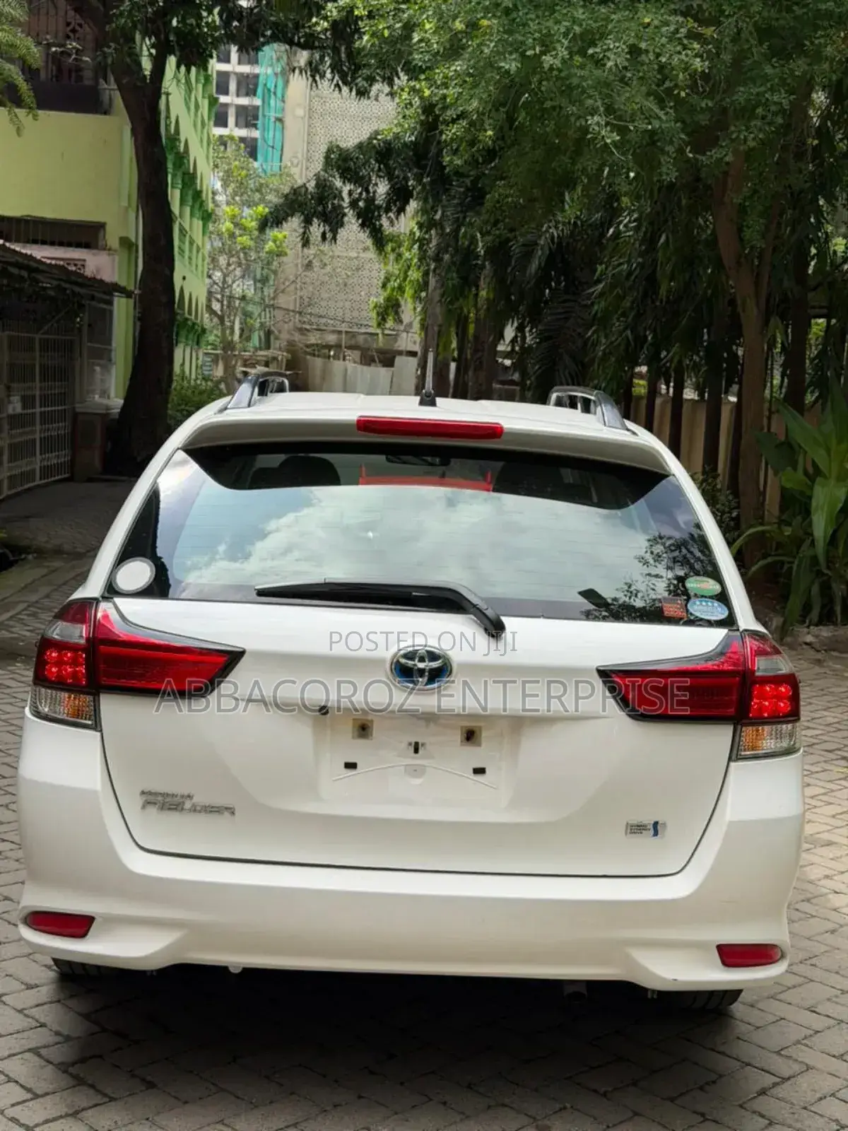 Toyota Corolla Fielder 1.5 Hybrid FWD 2018 Pearl