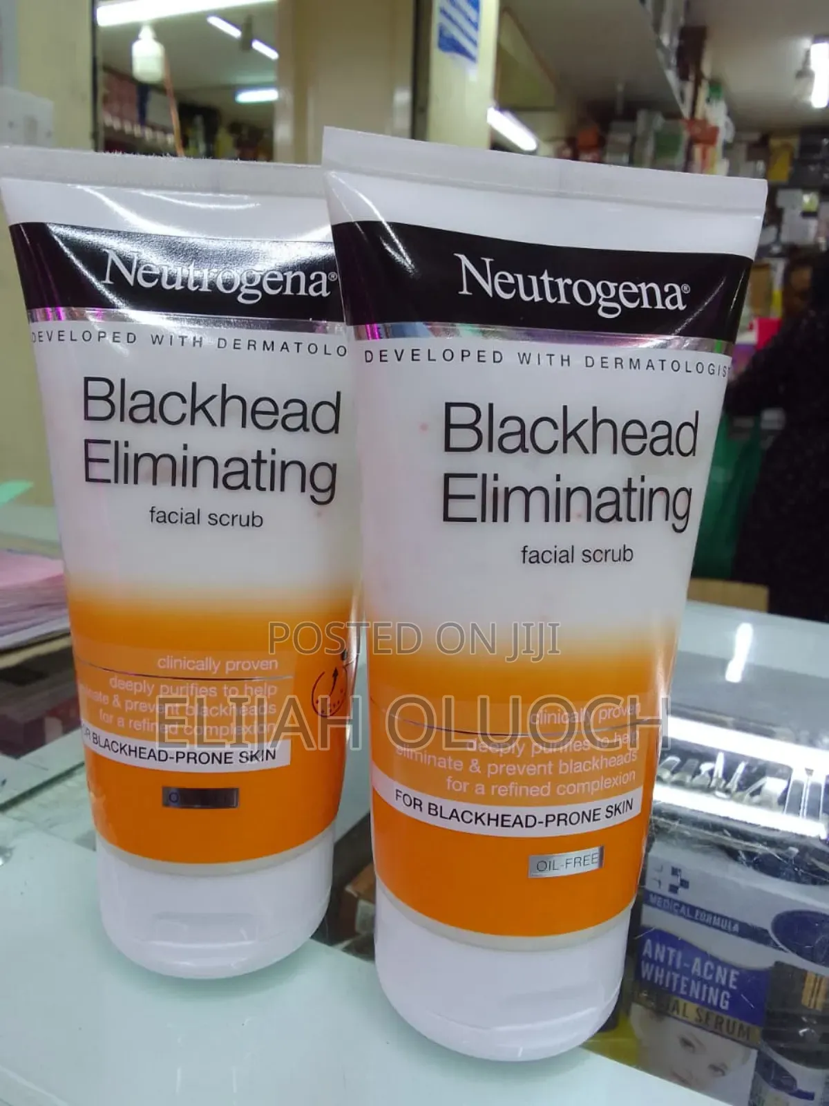Neutrogena Blackhead Eliminating Facial Scrub.