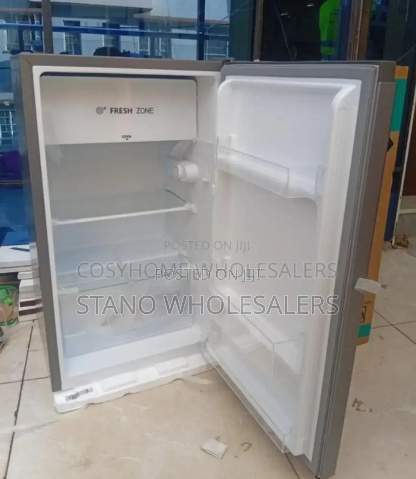Mini Hisense 92l Fridge. Single Doors