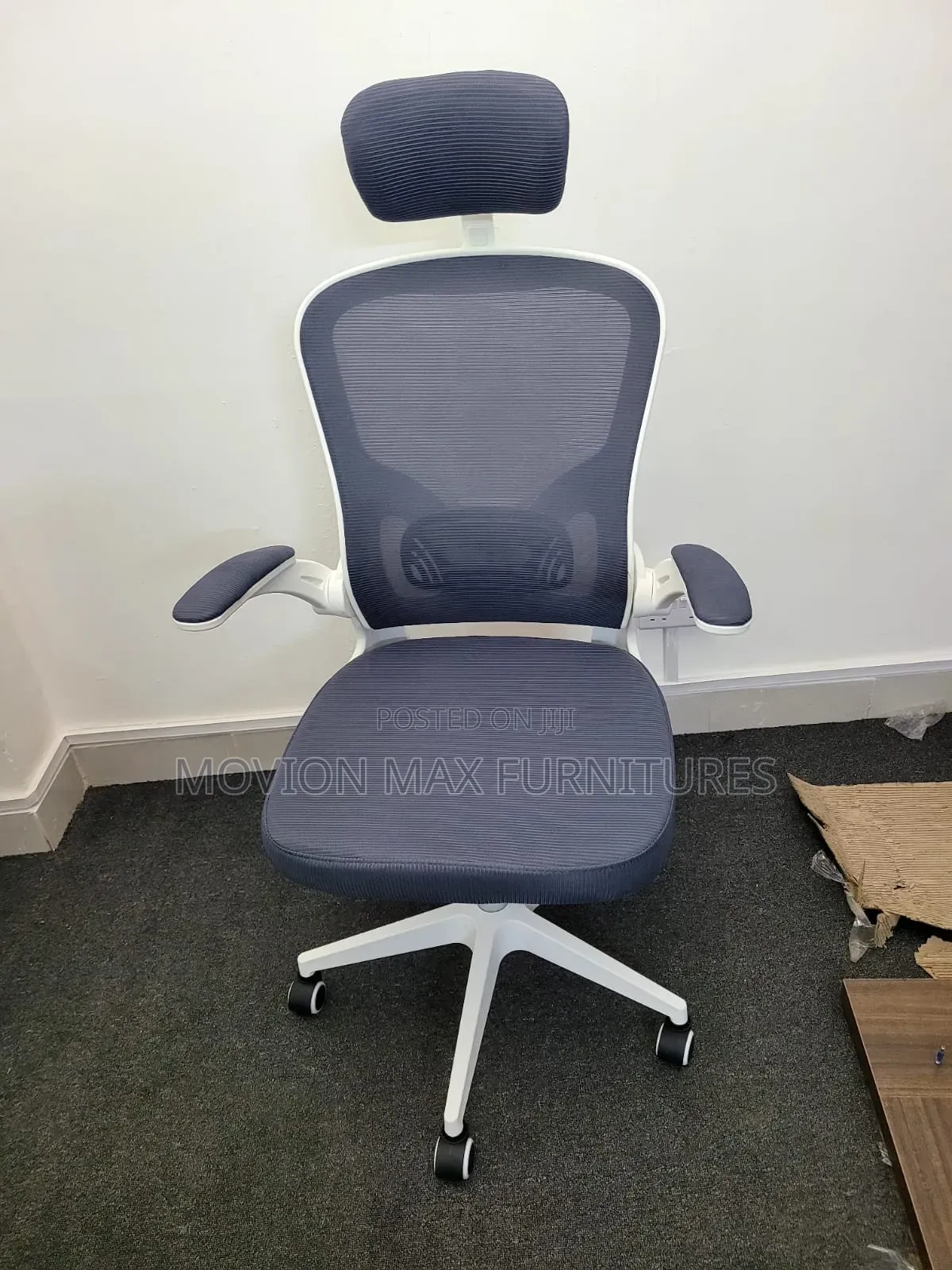 Adjustable Arms Chairs