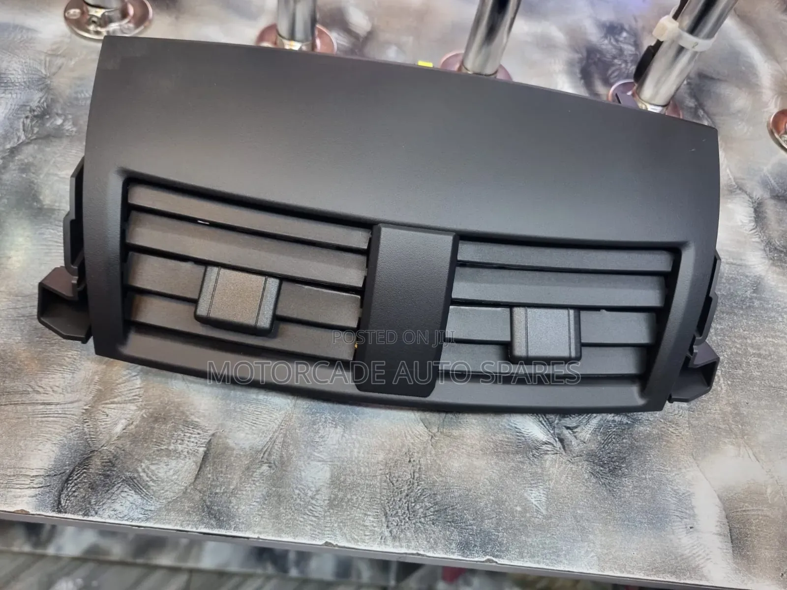 Toyota Vanguard/Rav4 Center Dashboard Vents