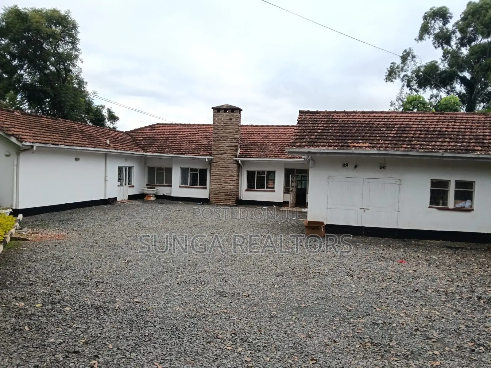 5bdrm Bungalow in Riverside Drive for rent