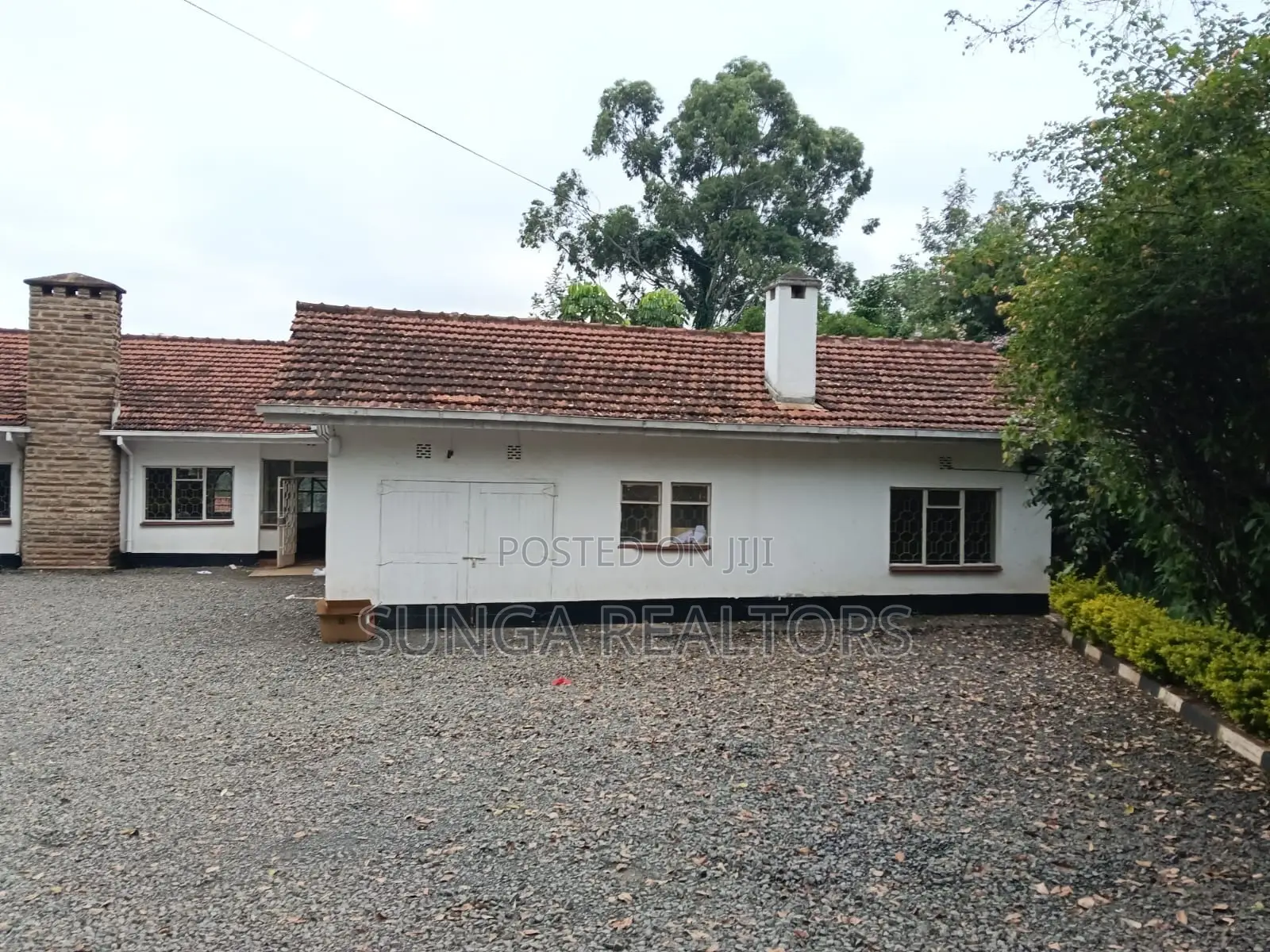 5bdrm Bungalow in Riverside Drive for rent