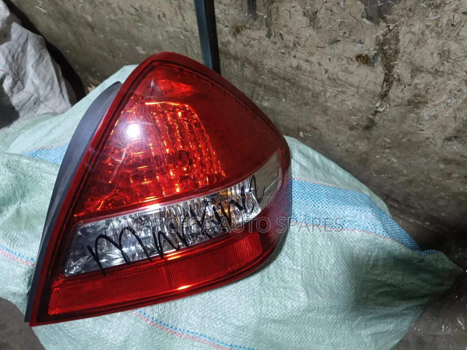 Tailight Nissan Tiida Saloon
