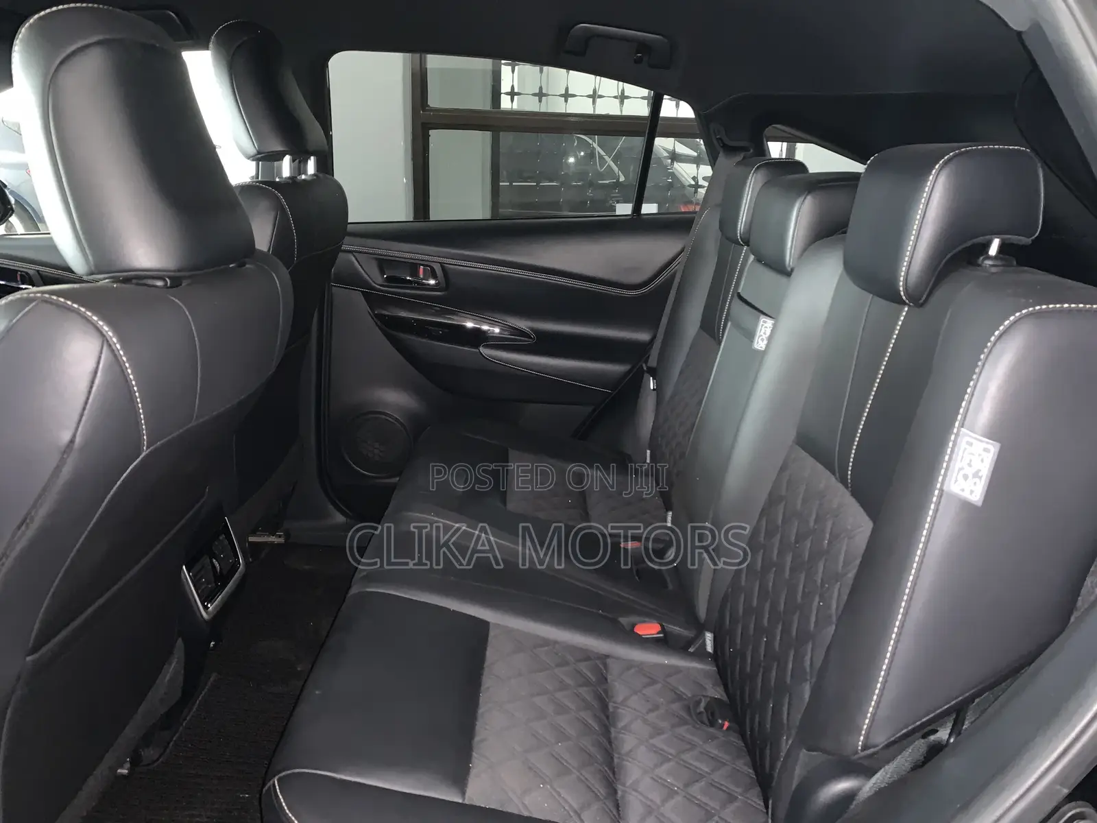 Toyota Harrier 2.0 2018 Black