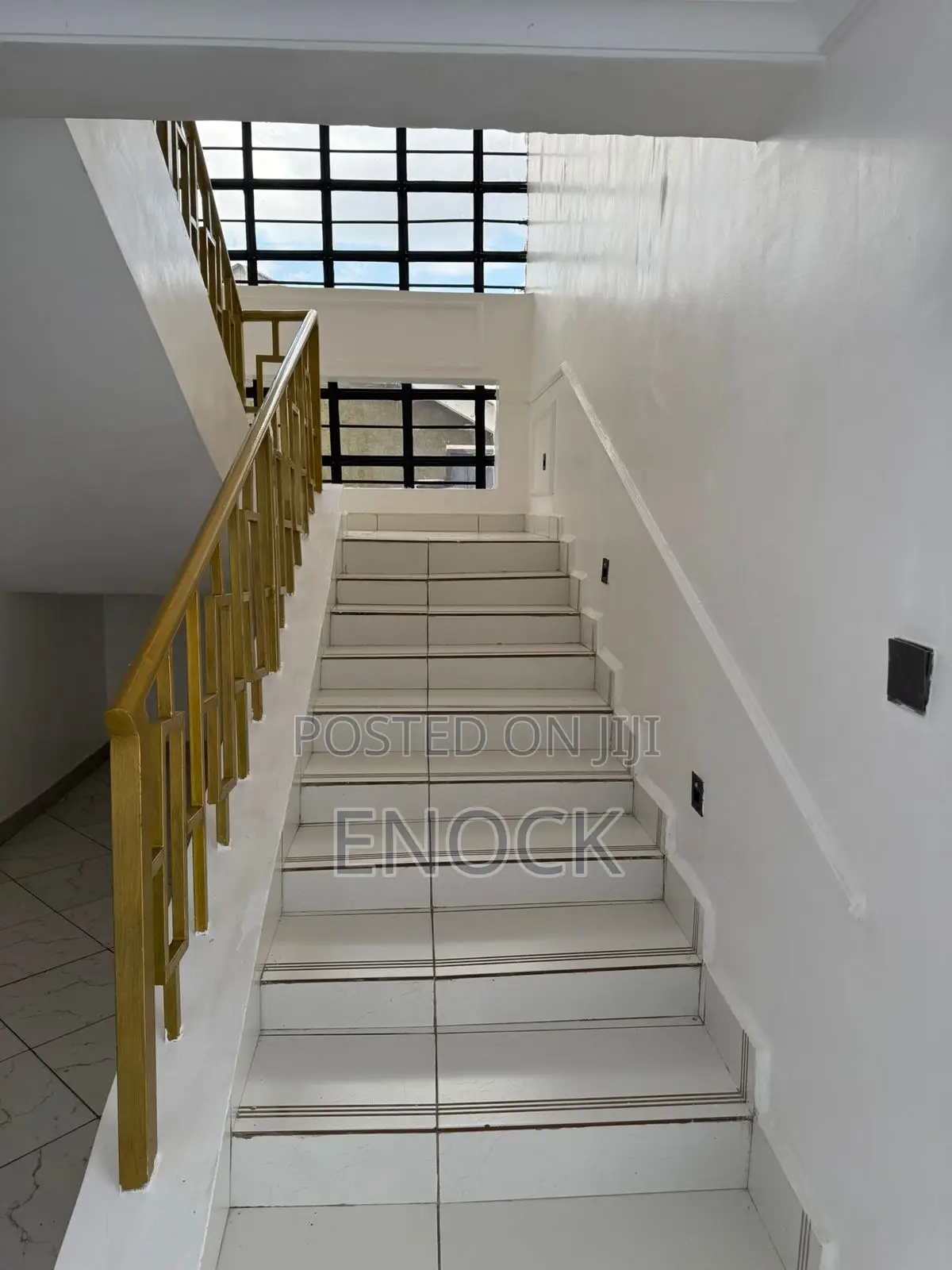 6bdrm Maisonette in Membley for sale