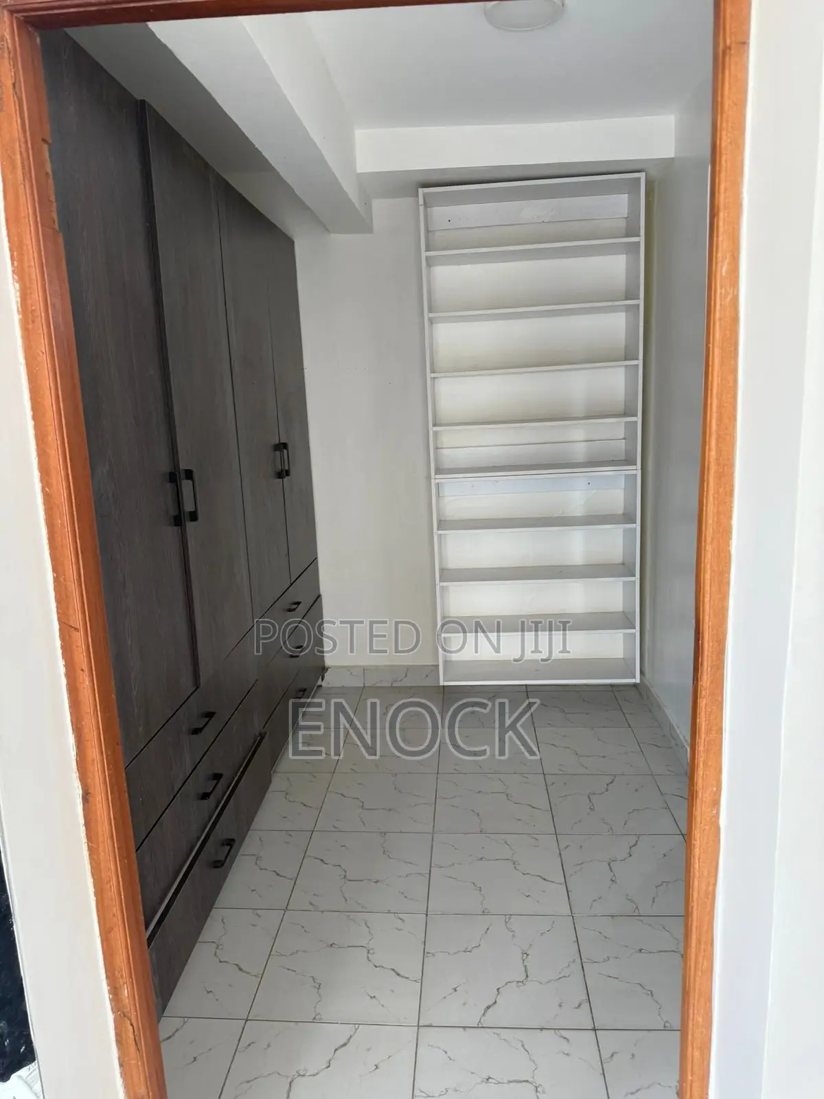 6bdrm Maisonette in Membley for sale