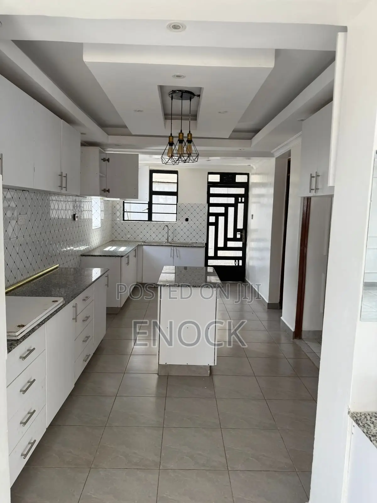 6bdrm Maisonette in Membley for sale