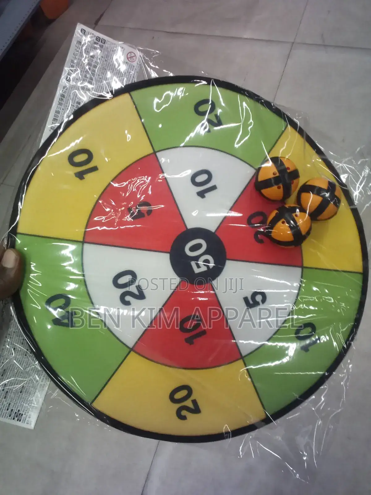 Kids Vecro Darts Kit , Fabric Foldable Board and 3 Plastic Stick Balls