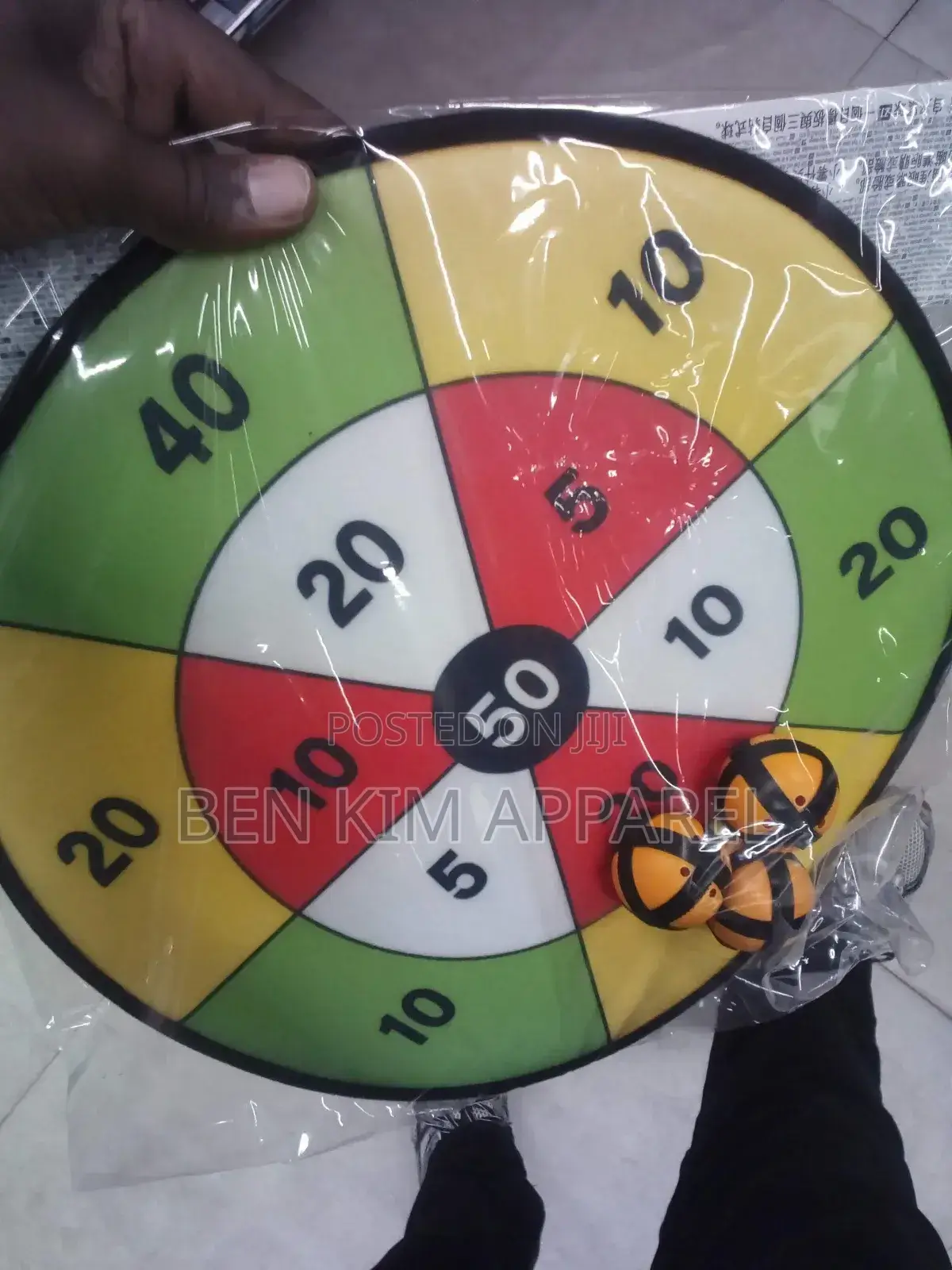 Kids Vecro Darts Kit , Fabric Foldable Board and 3 Plastic Stick Balls