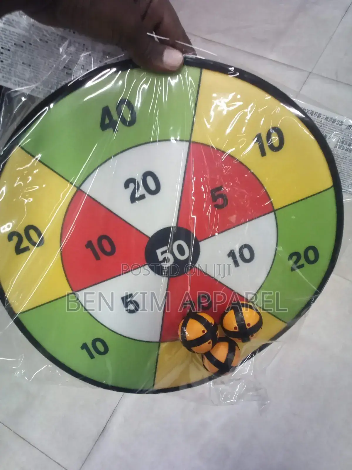 Kids Vecro Darts Kit , Fabric Foldable Board and 3 Plastic Stick Balls