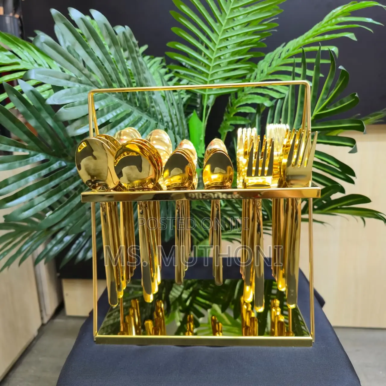 *36pcs Gold Cutlery Set With Unique Stand*
