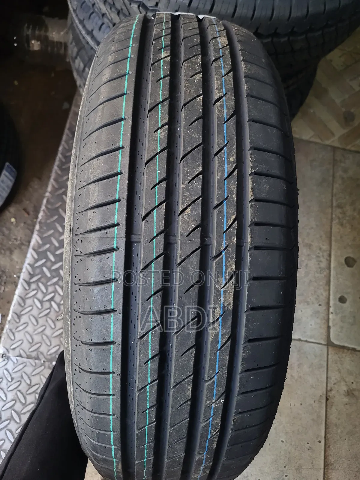 215/65r16 Maxtrek