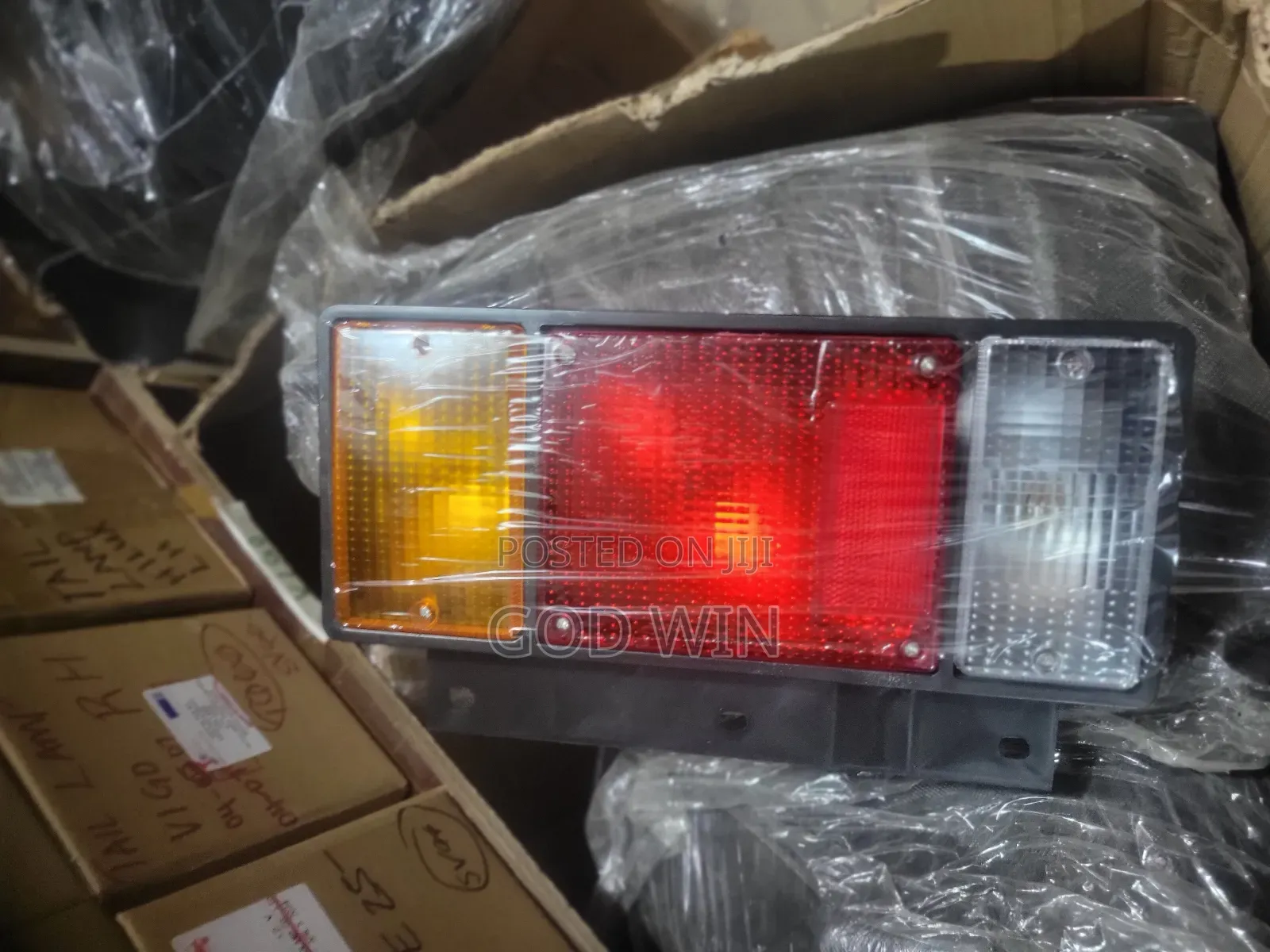 Isuzu Nkr,Npr.4:3 Taillight Lamp