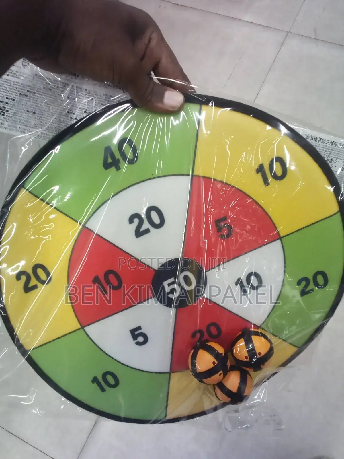Kids Vecro Darts Kit , Fabric Foldable Board and 3 Plastic Stick Balls