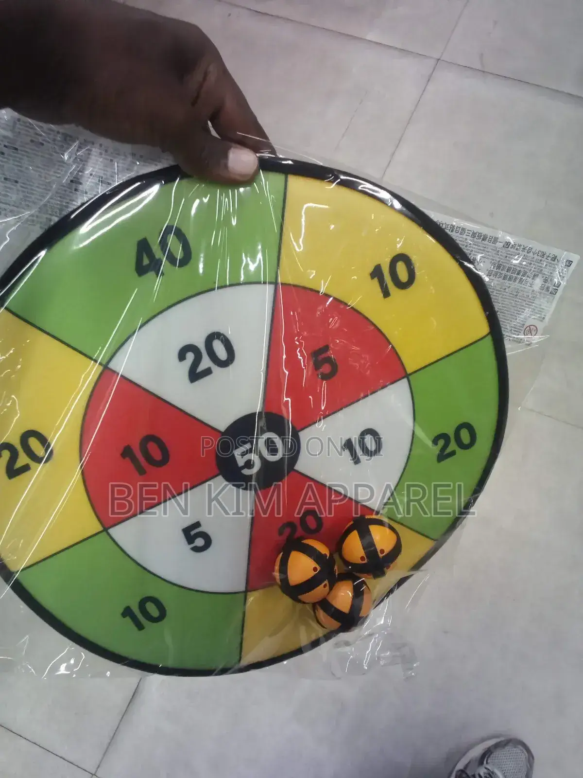 Kids Vecro Darts Kit , Fabric Foldable Board and 3 Plastic Stick Balls