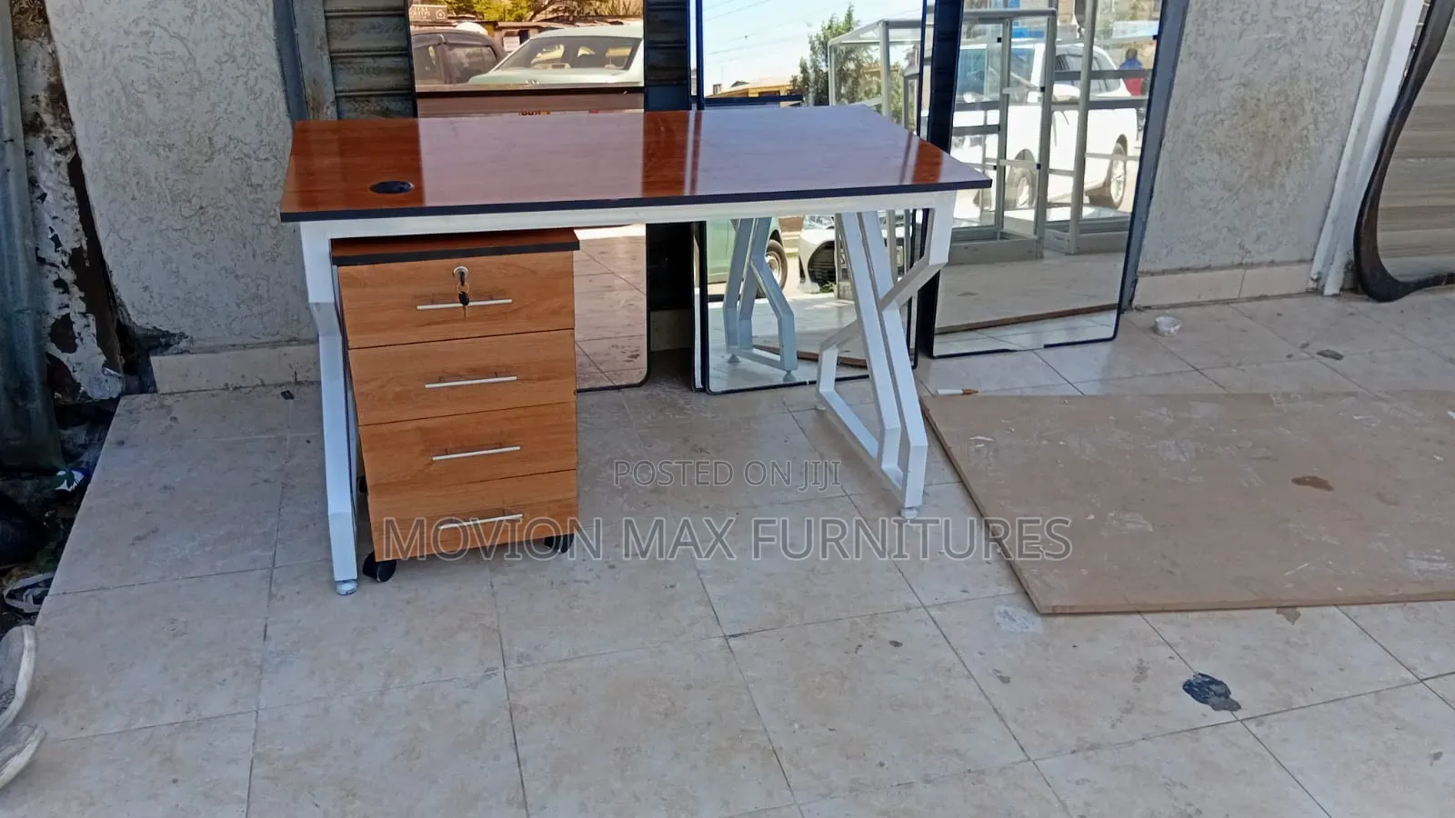 Unique Comfort Office Desk