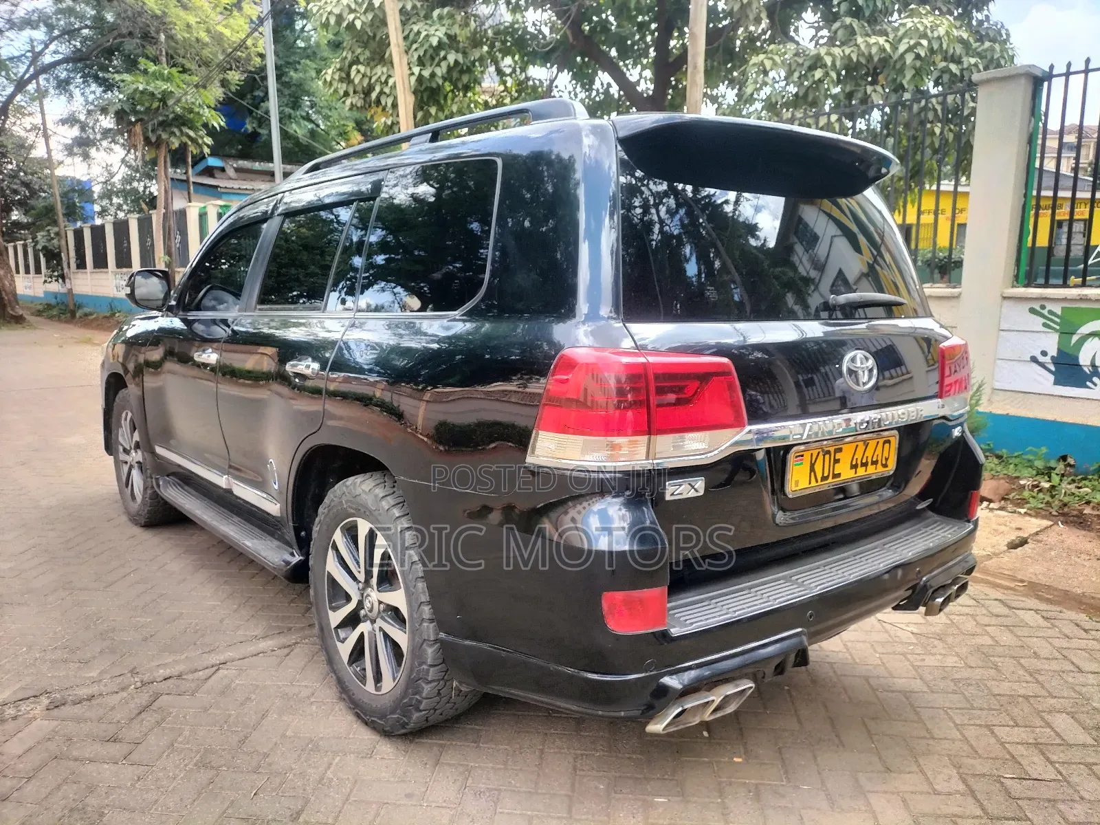 Toyota Land Cruiser 2016 Black