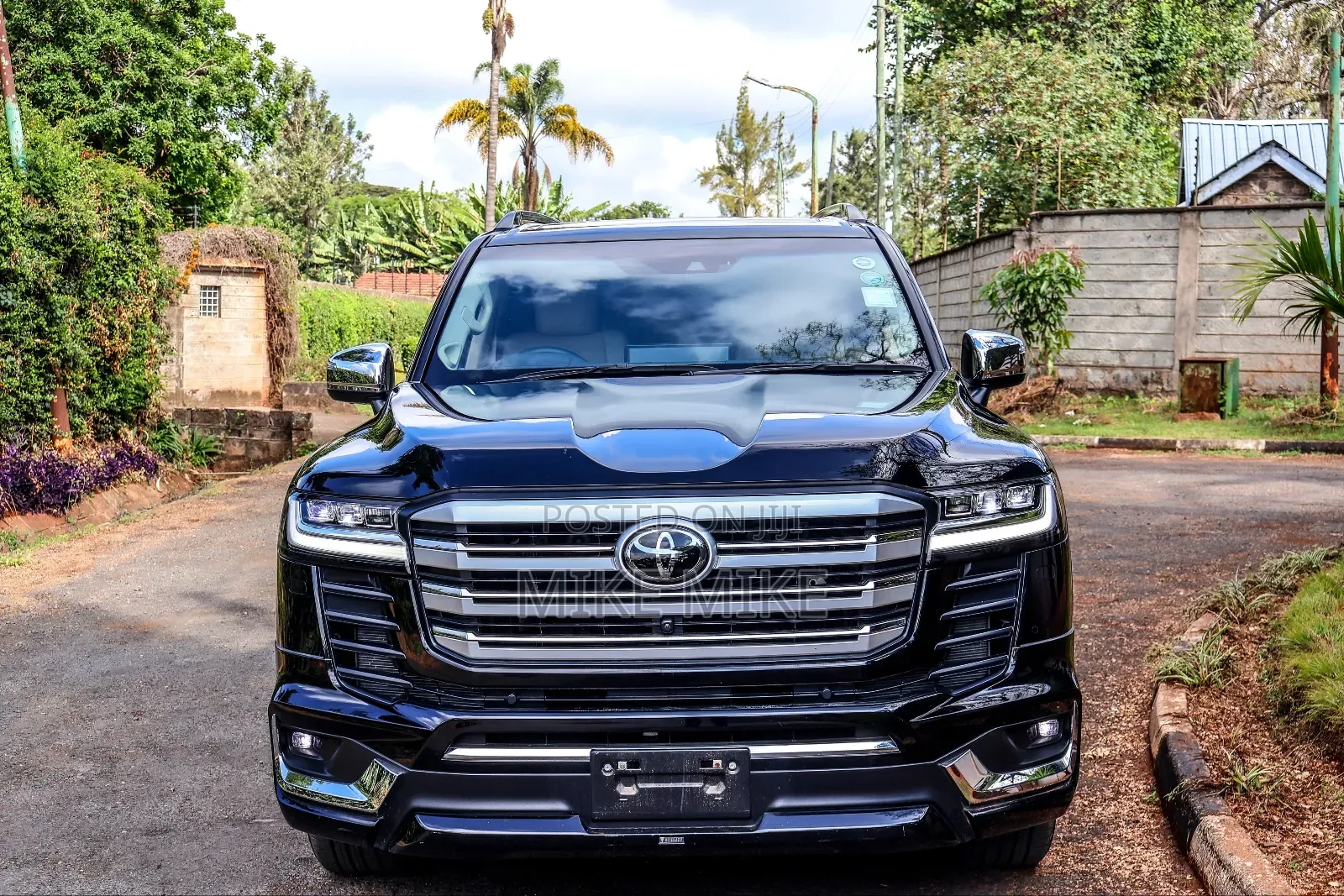 Toyota Land Cruiser LC300 2023 Black