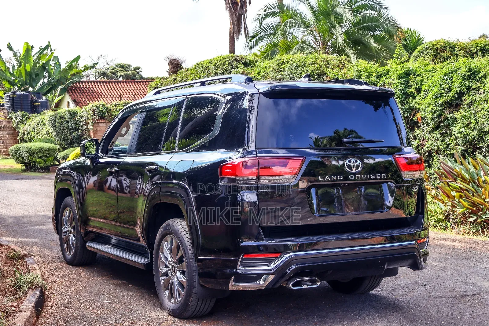 Toyota Land Cruiser LC300 2023 Black