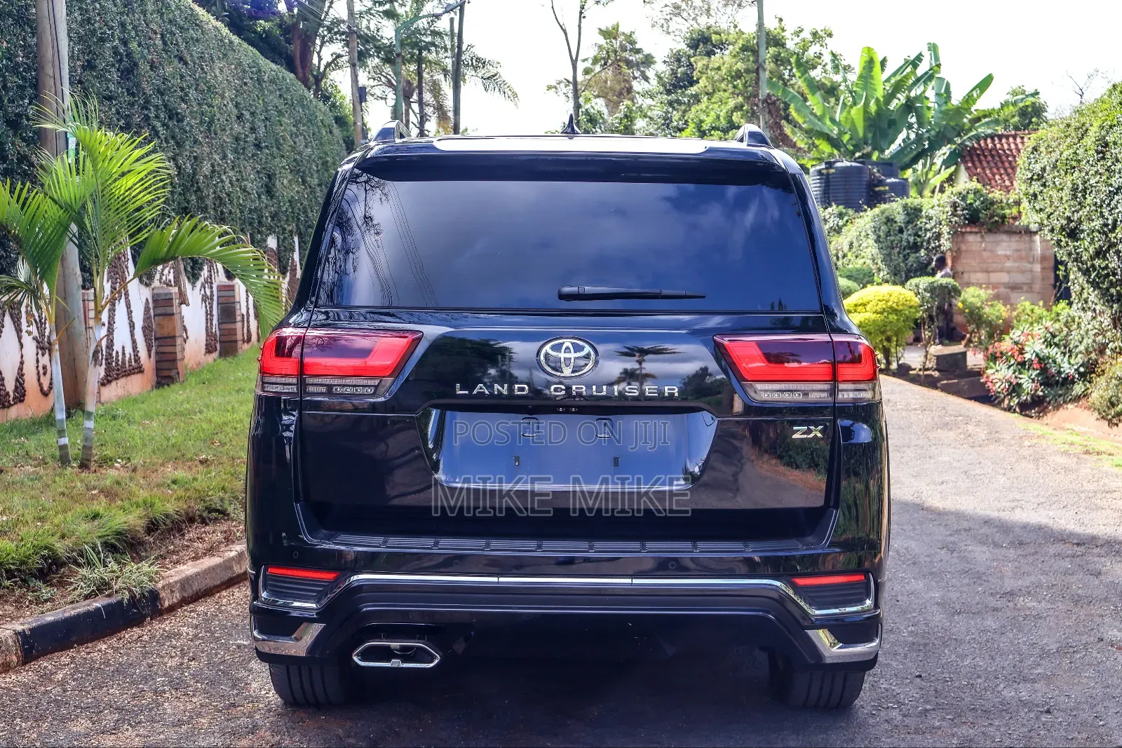 Toyota Land Cruiser LC300 2023 Black