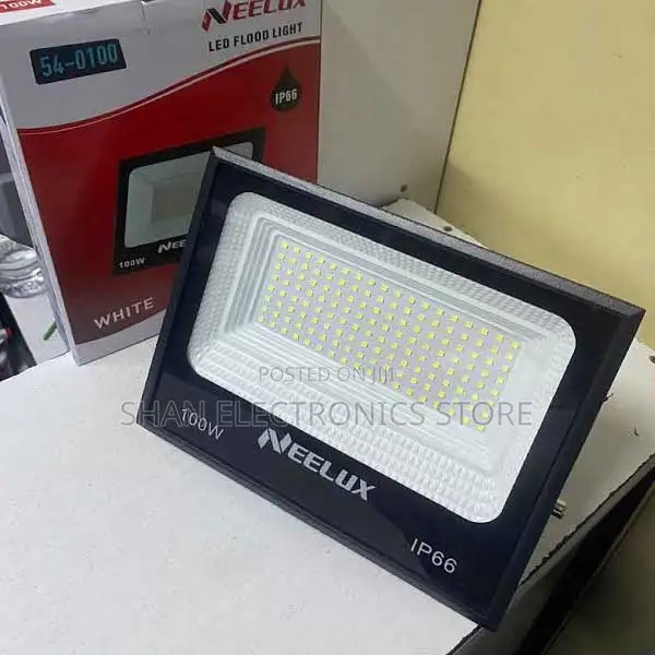 High-Efficiency Ip66 Dusk to Dawn High Power Solar Flood Light 100w