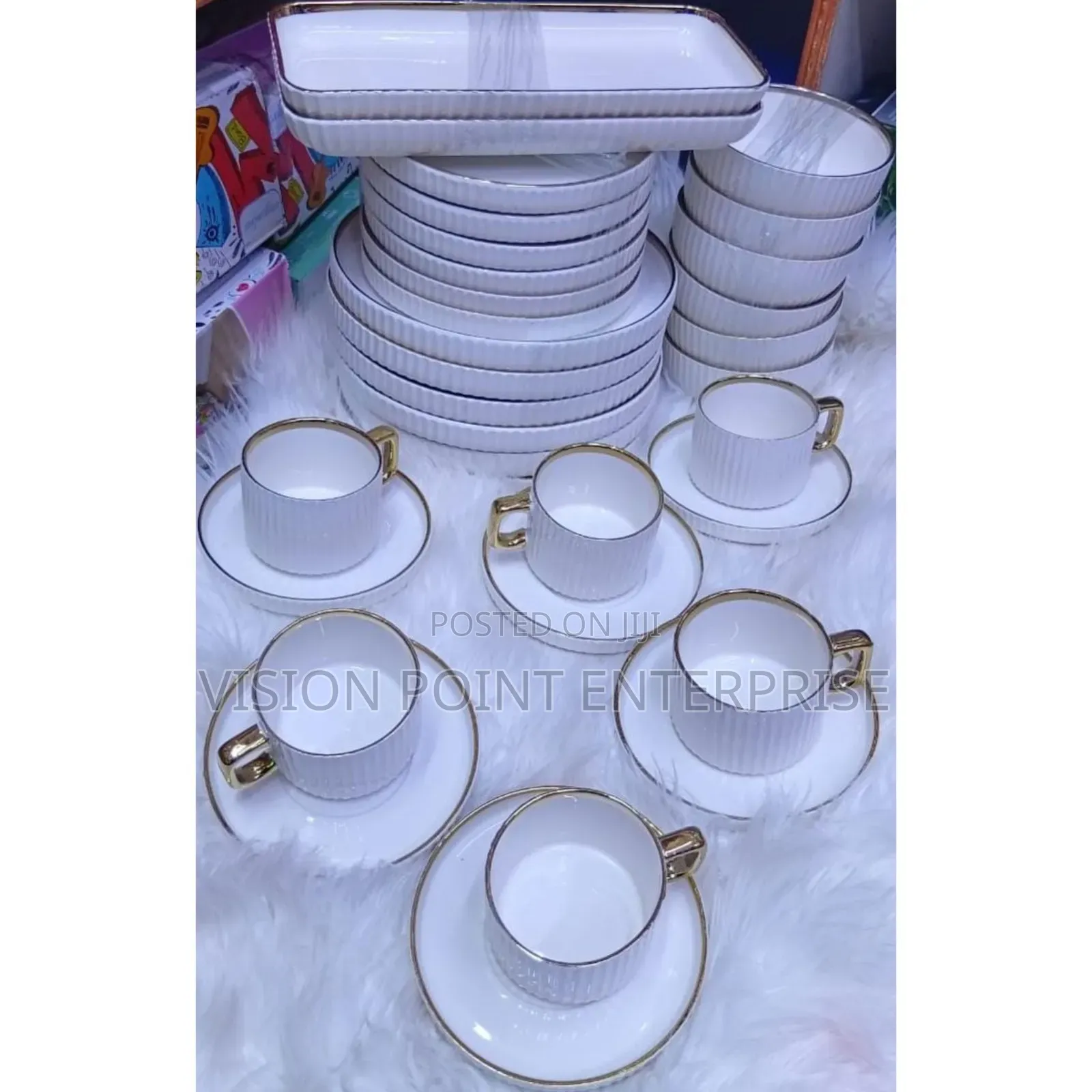Elegant European Porcelain Dinner Set
32pcs