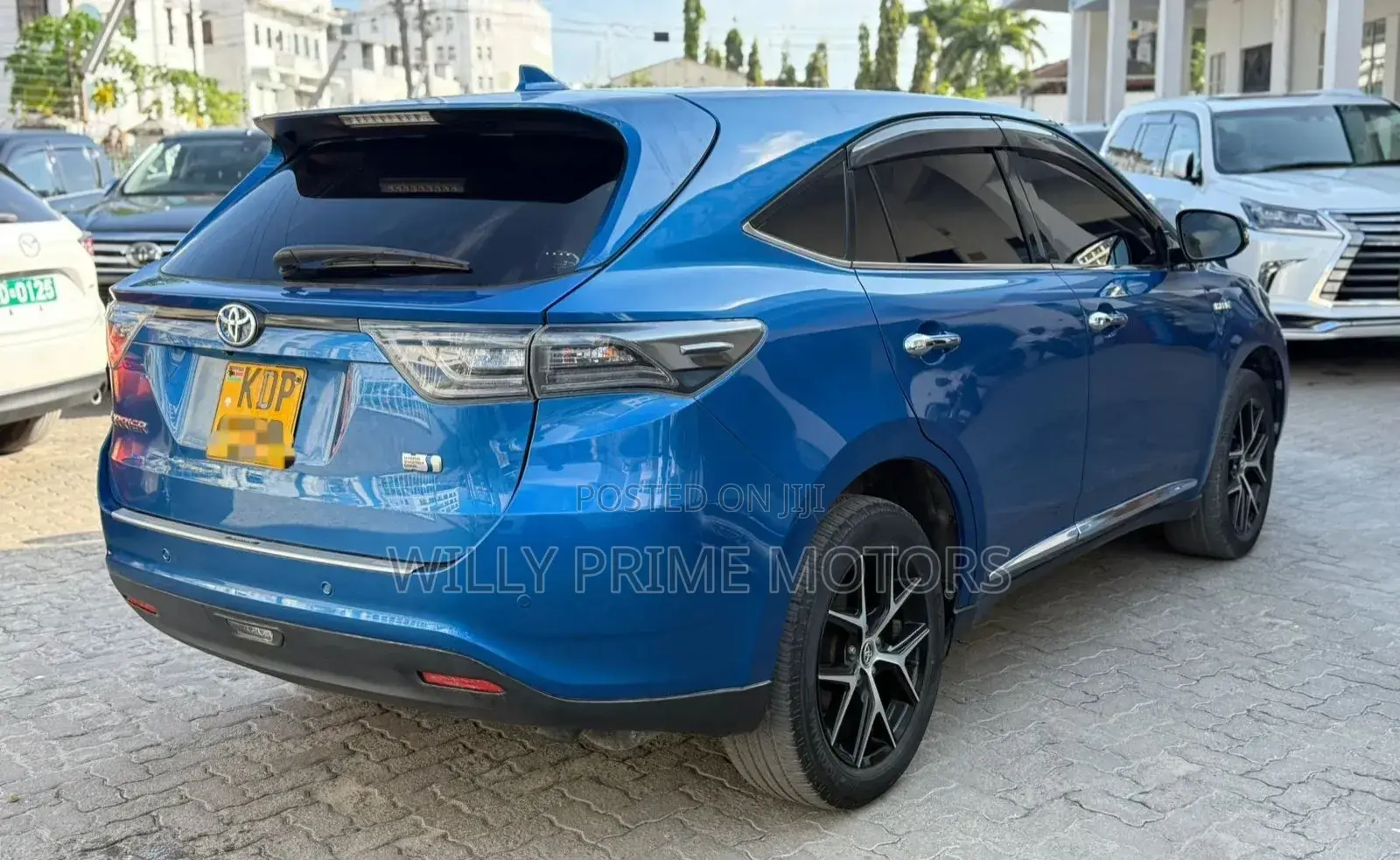 Toyota Harrier 2.5 Hybrid 4WD 2017 Blue
