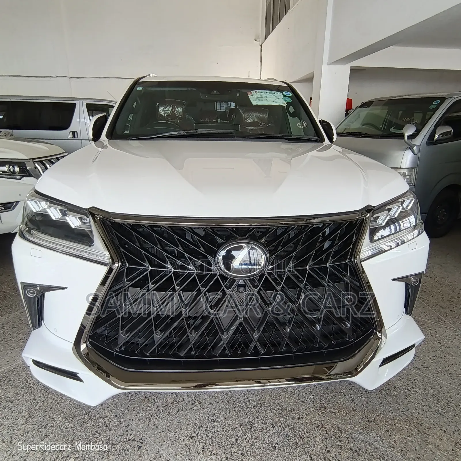 Lexus LX 570 AWD 2020 White