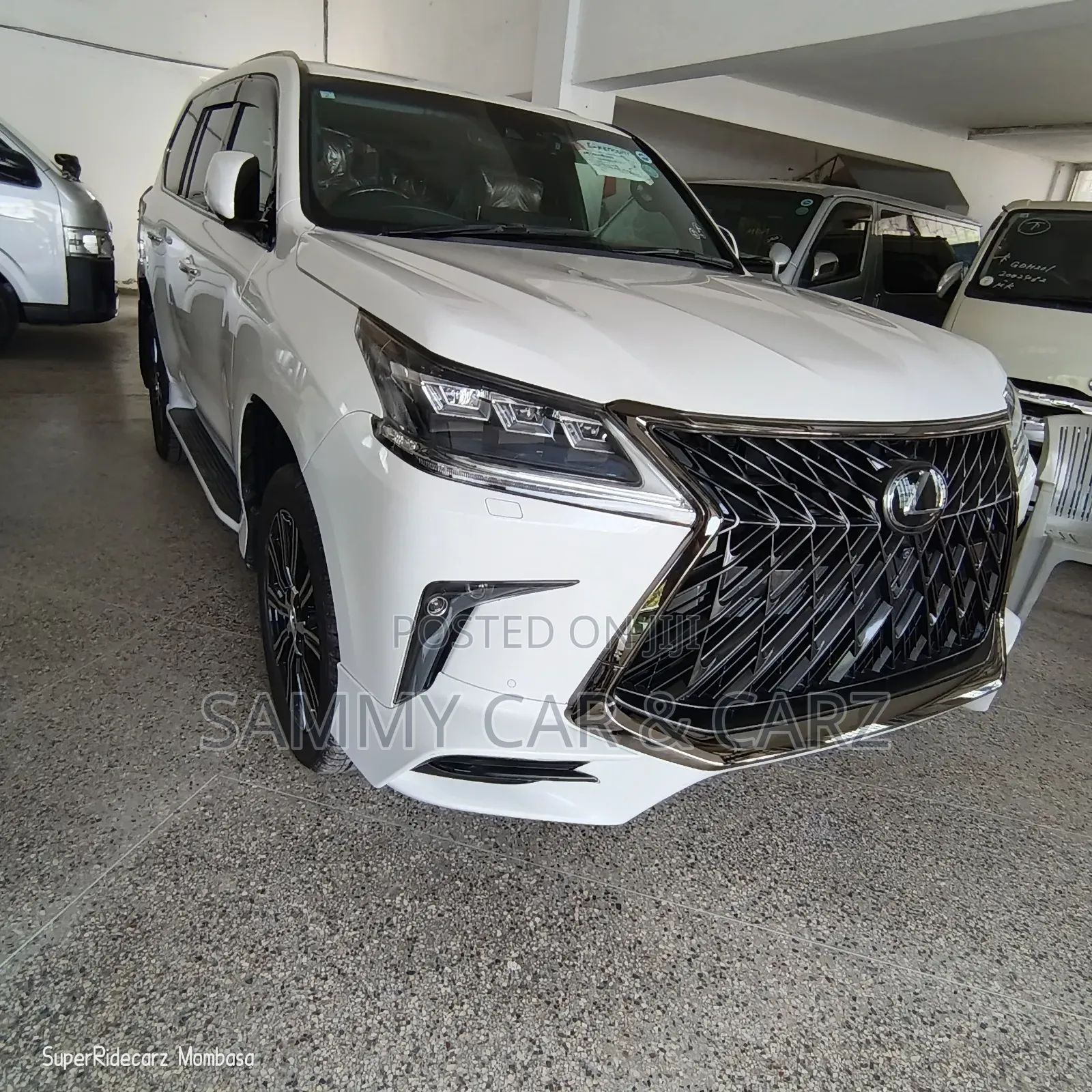 Lexus LX 570 AWD 2020 White