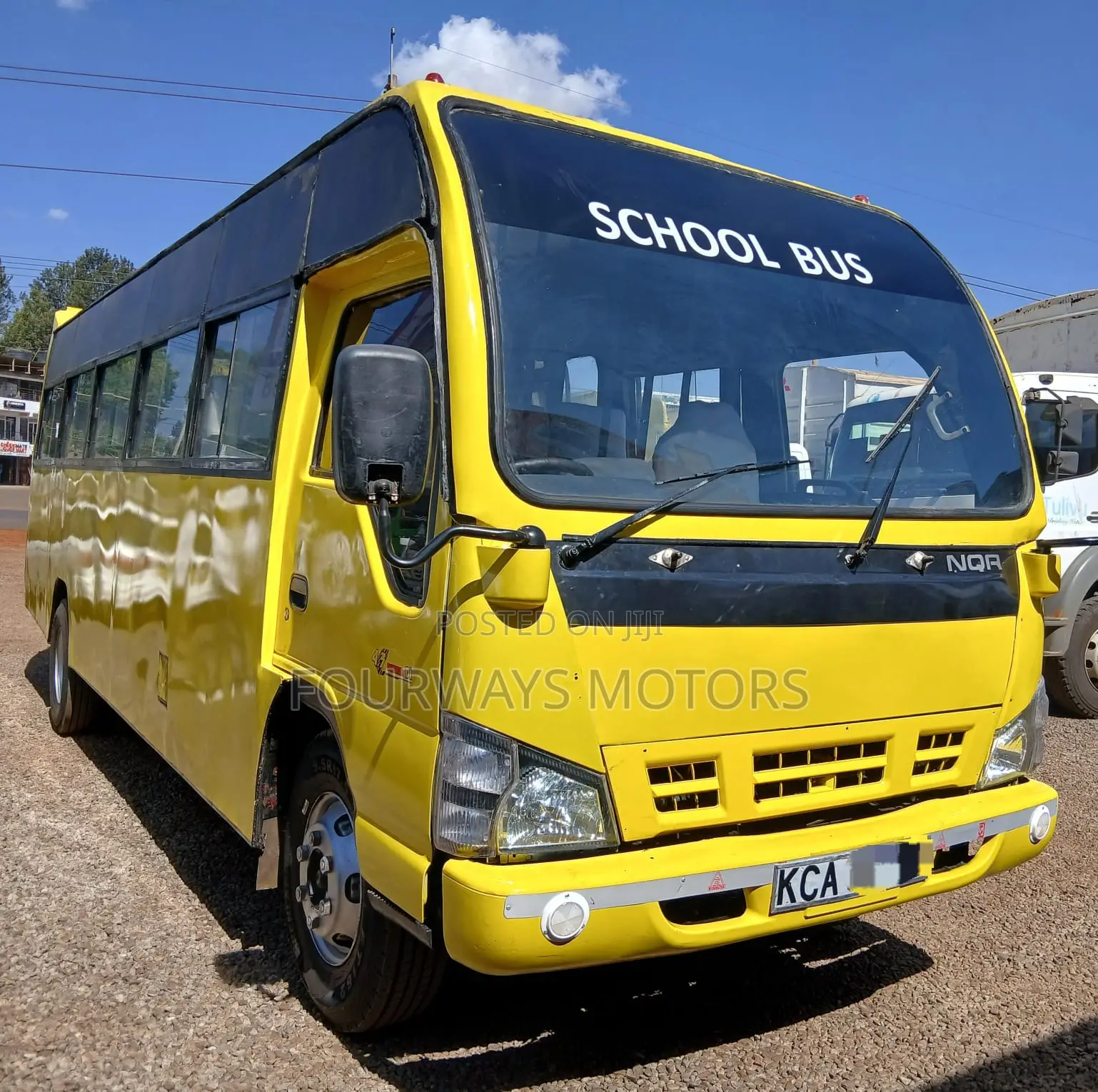 Isuzu NQR 2014 Yellow